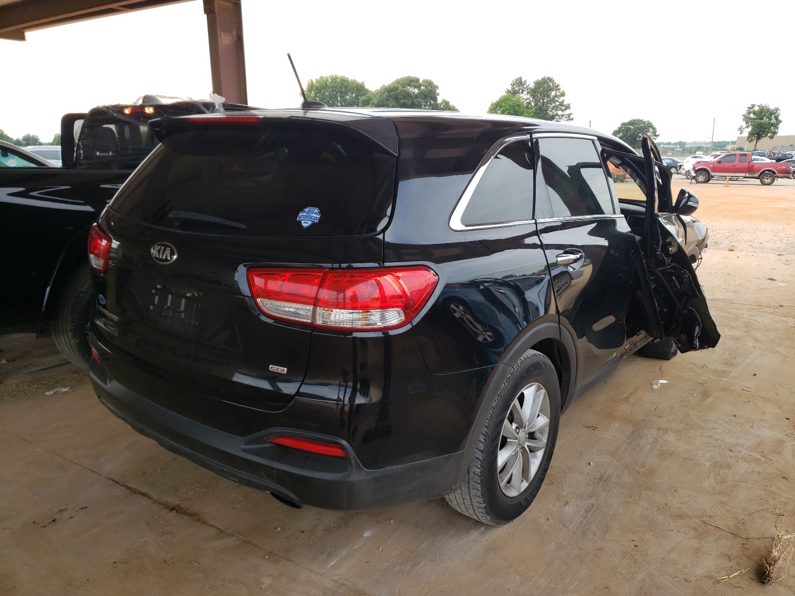 Photo 4 from auction – 2016 KIA SORENTO LX with VIN 5XYPG4A39GG028247