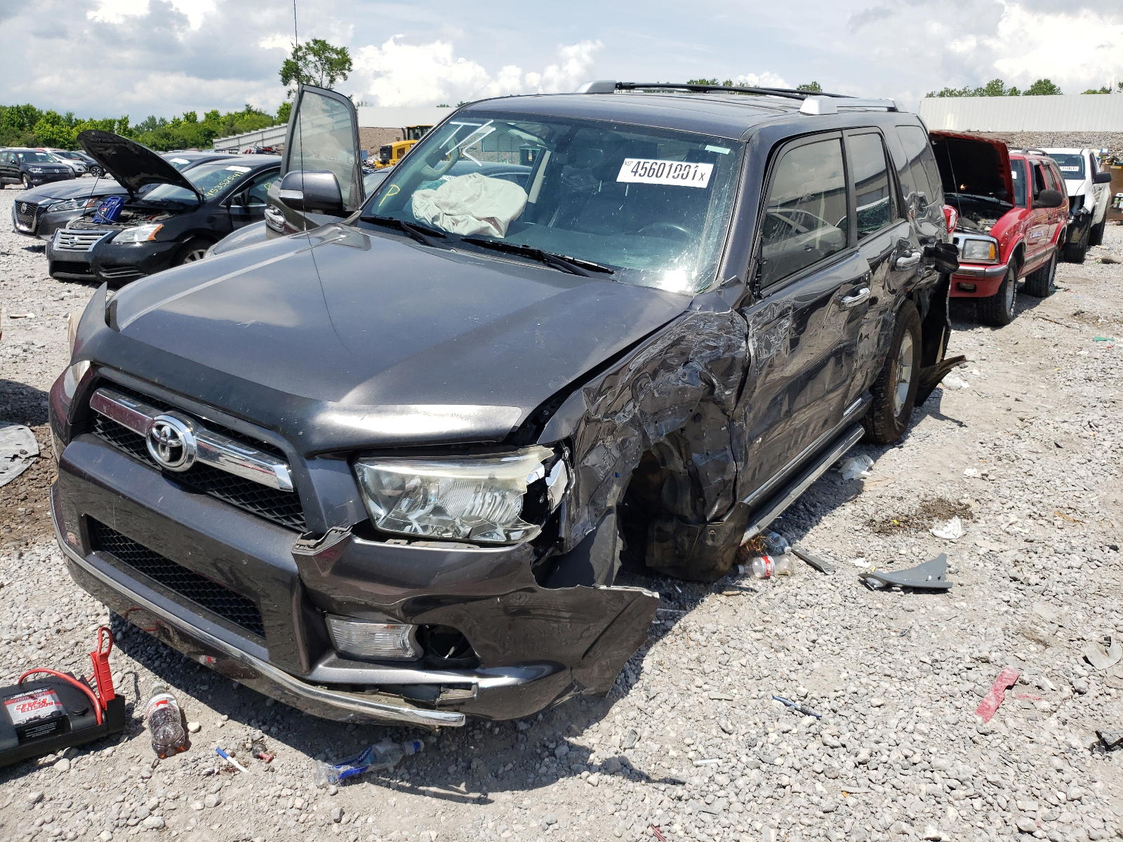 Photo 2 from auction – 2013 TOYOTA 4RUNNER SR with VIN JTEZU5JR8D5053670