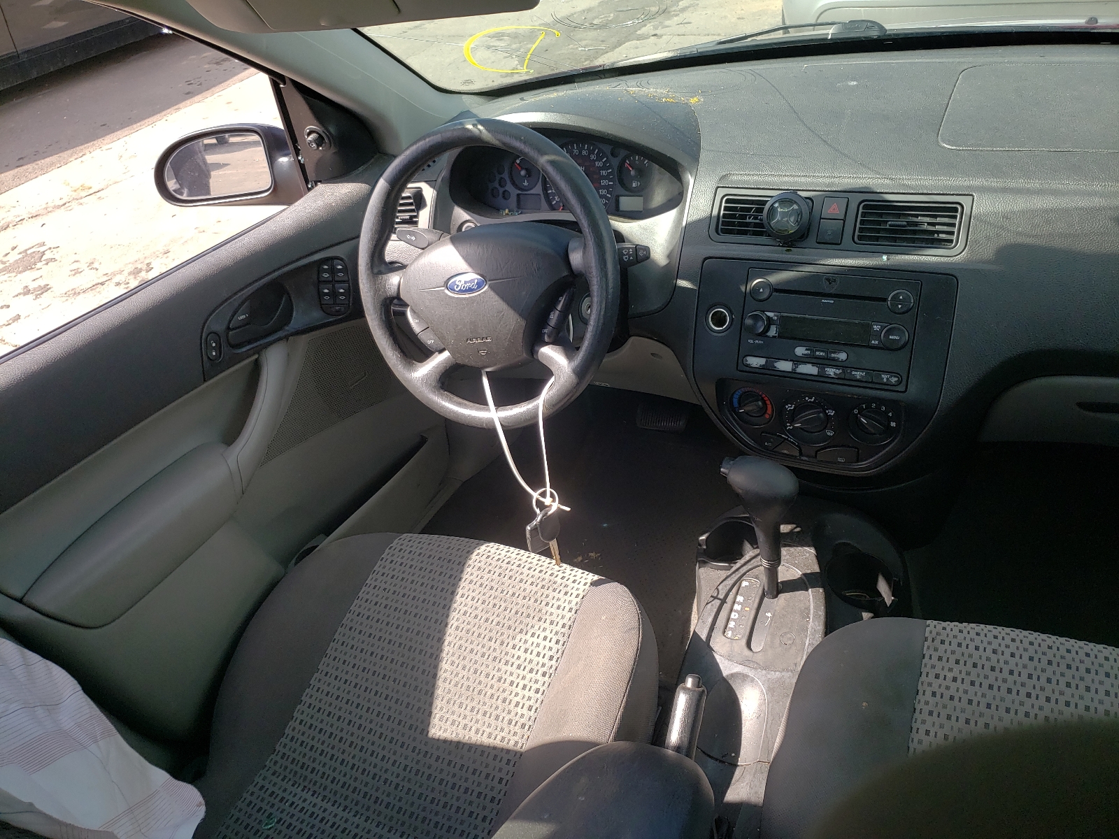 Photo 9 from auction – 2006 FORD FOCUS ZX4 with VIN 1FAHP34N16W113120