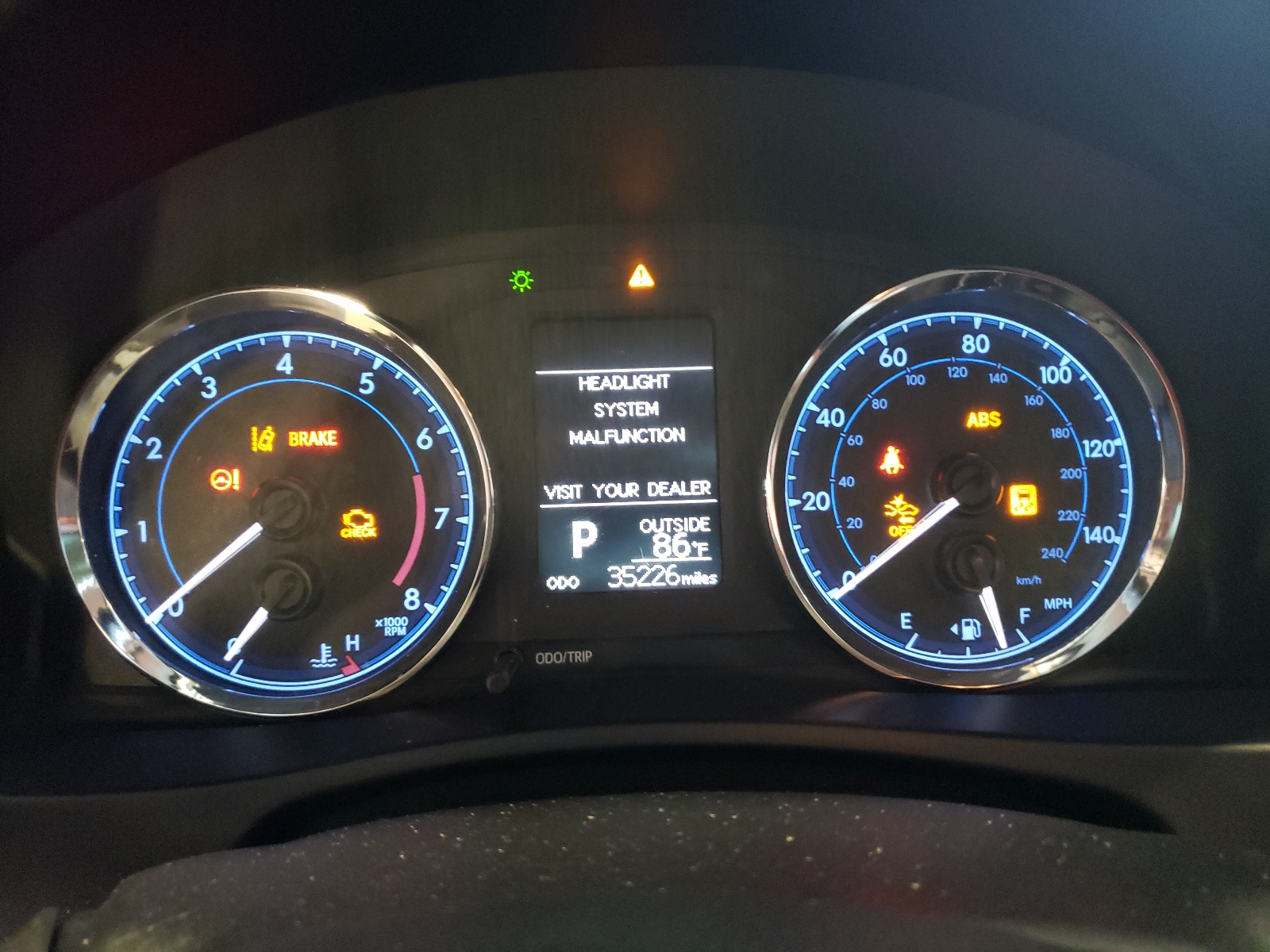 Photo 8 from auction – 2017 TOYOTA COROLLA L with VIN 5YFBURHE0HP715024