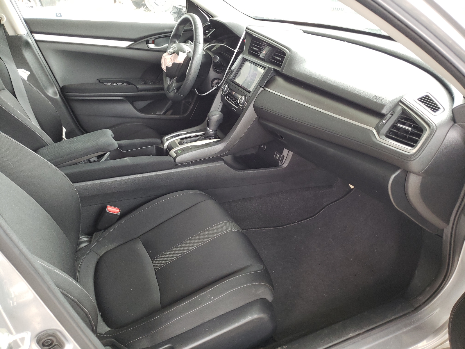 Photo 5 from auction – 2017 HONDA CIVIC LX with VIN 19XFC2F59HE038801
