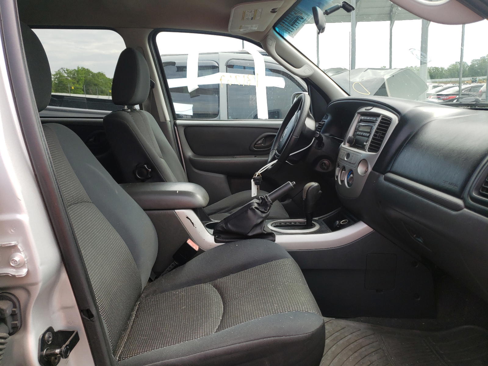 Photo 5 from auction – 2005 MAZDA TRIBUTE S with VIN 4F2CZ04145KM07191