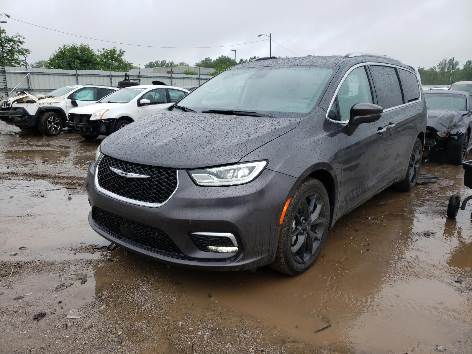 Photo 2 from auction – 2021 CHRYSLER PACIFICA L with VIN 2C4RC1BG4MR506909