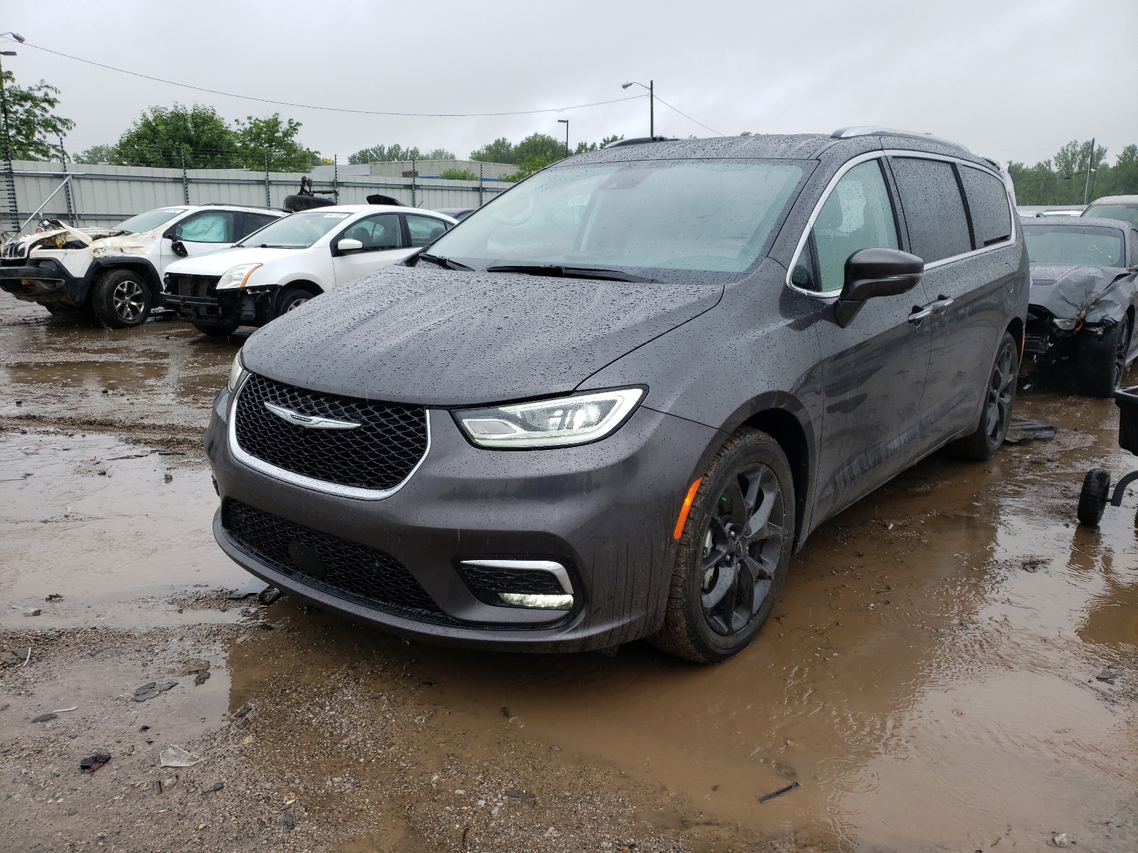 Снимка 2 от търг – 2021 CHRYSLER PACIFICA L с VIN 2C4RC1BG4MR506909