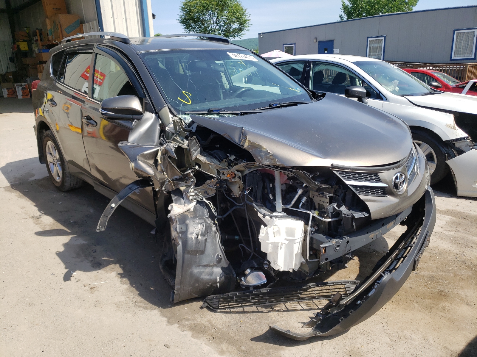 TOYOTA RAV4 XLE 2015 with VIN 2T3RFREV3FW253882 - Photo from auction