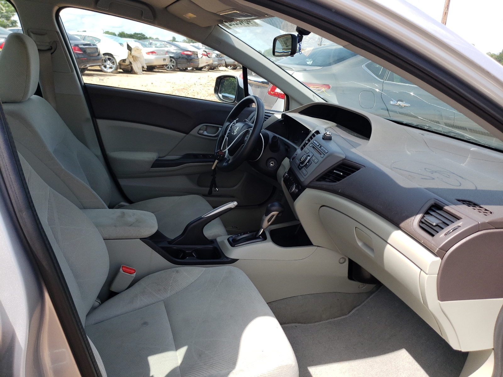 Photo 19 from auction – 2012 HONDA CIVIC LX with VIN 19XFB2F5XCE105837