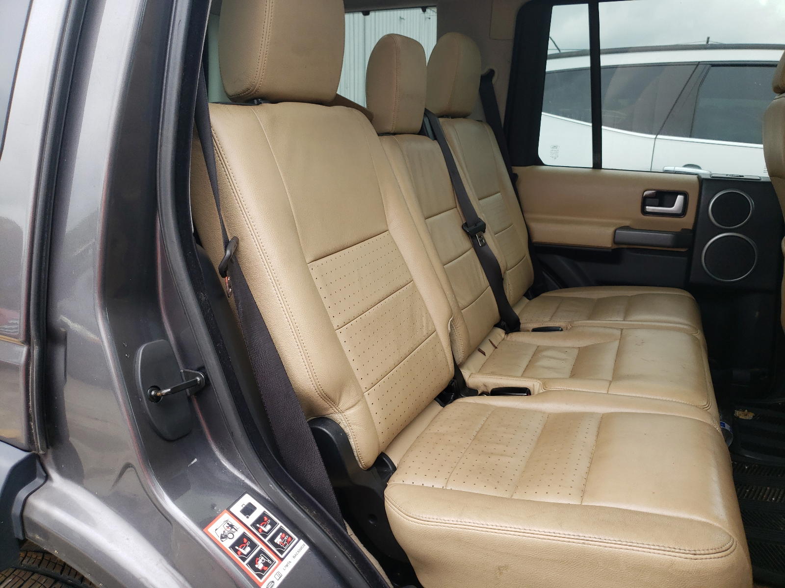 Photo 6 from auction – 2005 LAND ROVER LR3 with VIN SALAE25425A329094