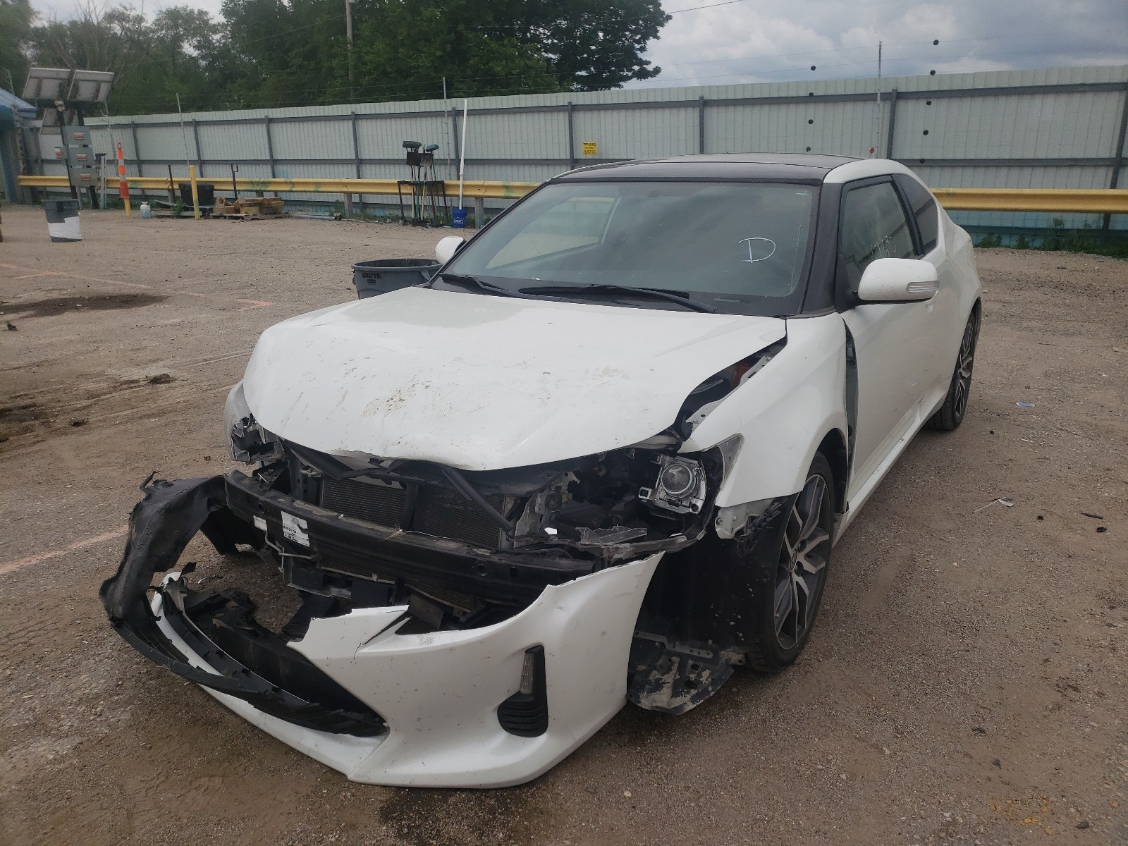 Photo 2 from auction – 2016 TOYOTA SCION TC with VIN JTKJF5C70GJ019315