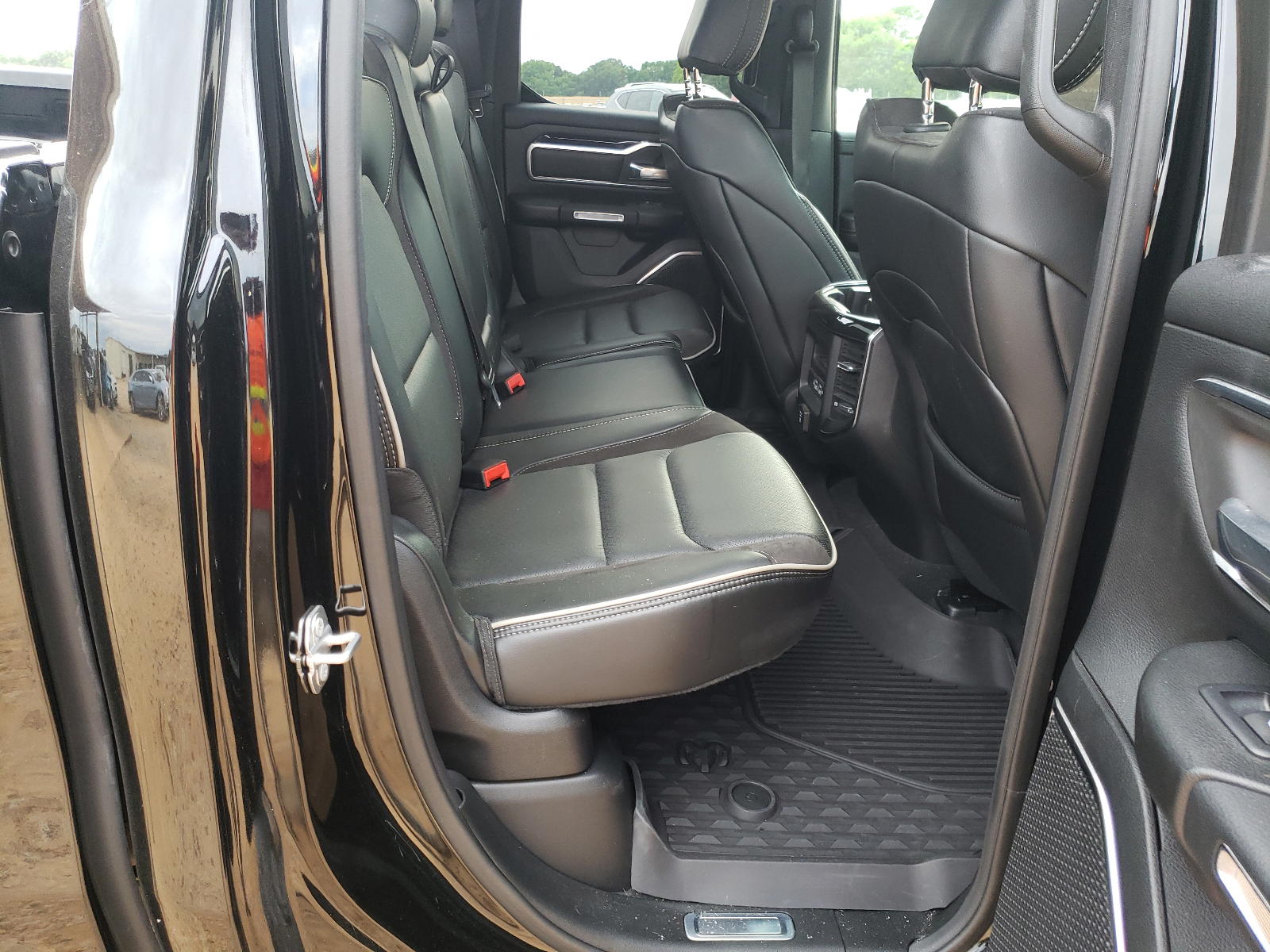 Photo 6 from auction – 2019 RAM 1500 LARAM with VIN 1C6RREDTXKN792914