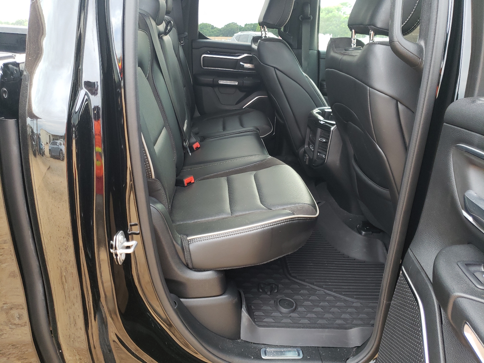 Zdjęcie 6 z aukcji – 2019 RAM 1500 LARAM z VIN 1C6RREDTXKN792914
