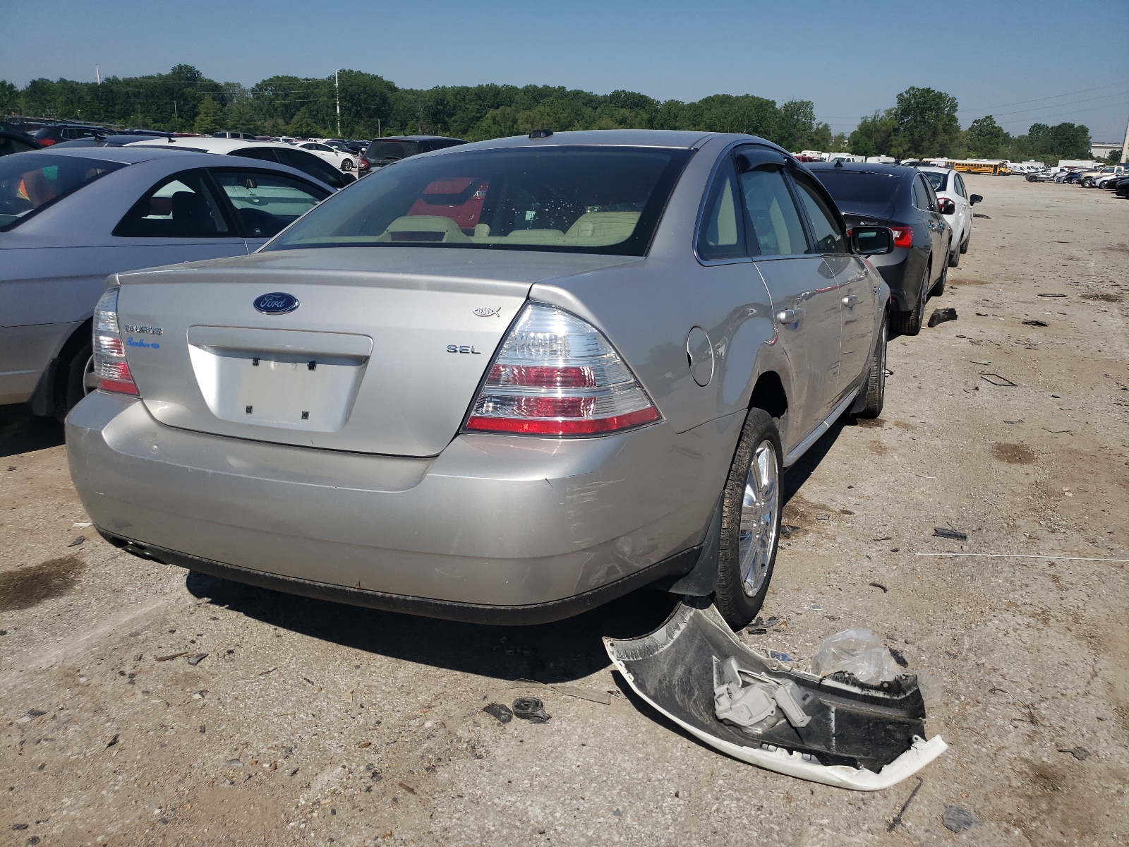 Photo 4 from auction – 2008 FORD TAURUS SEL with VIN 1FAHP24W28G182351