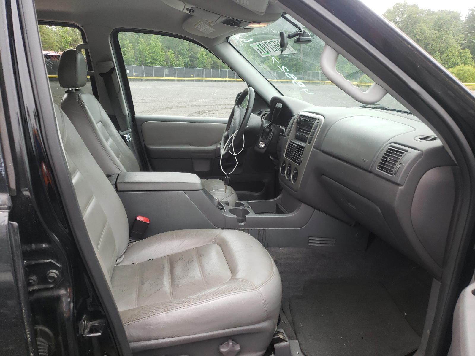 Photo 5 from auction – 2006 FORD EXPLORER with VIN 1FMZU63W75UA15251