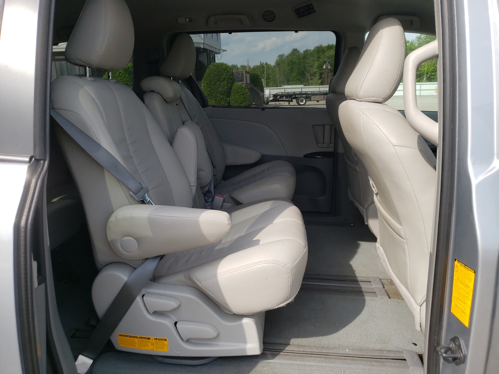 Photo 6 from auction – 2014 TOYOTA SIENNA CAR with VIN 5TDKK3DCXES436786