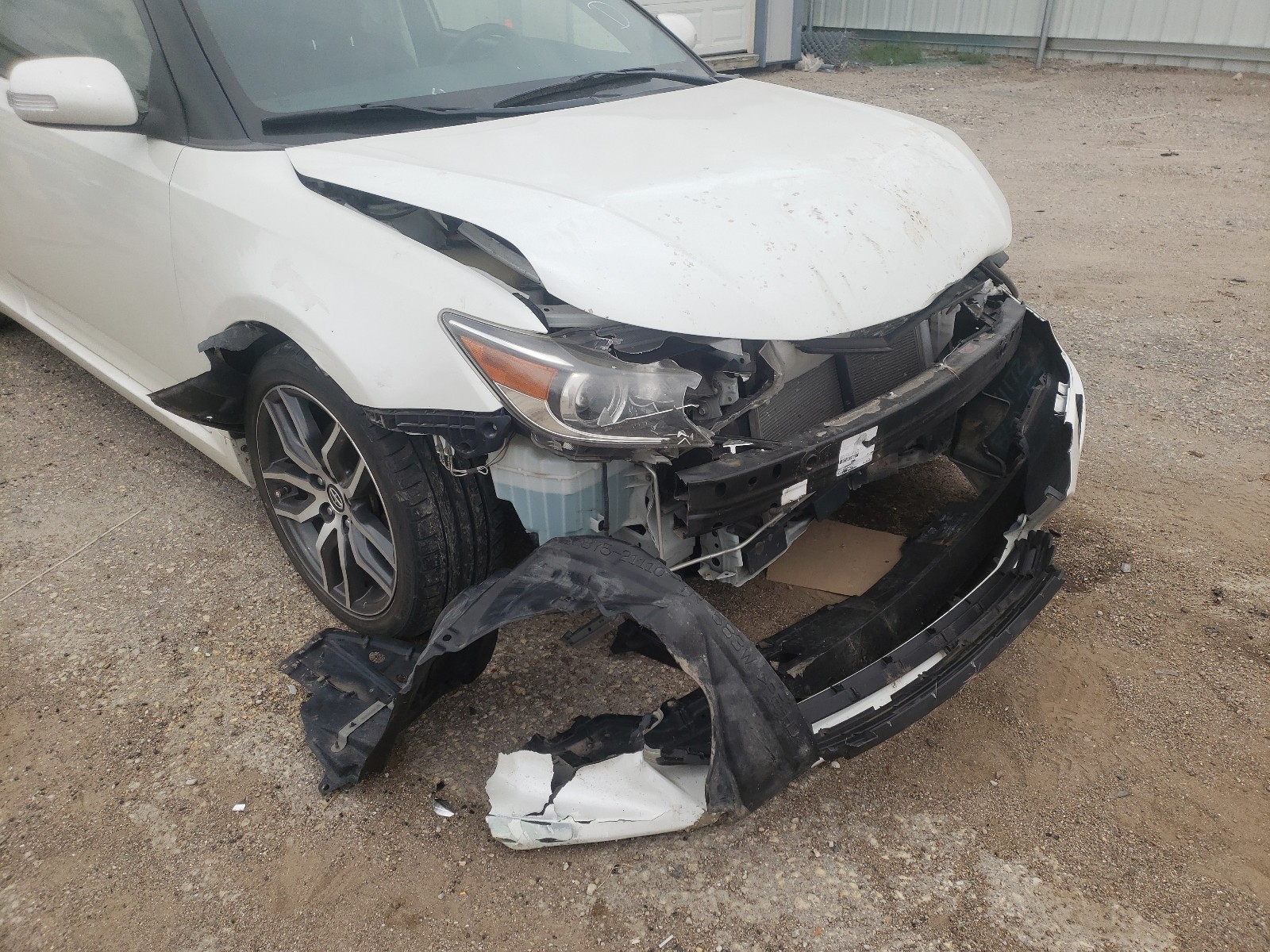 Photo 9 from auction – 2016 TOYOTA SCION TC with VIN JTKJF5C70GJ019315