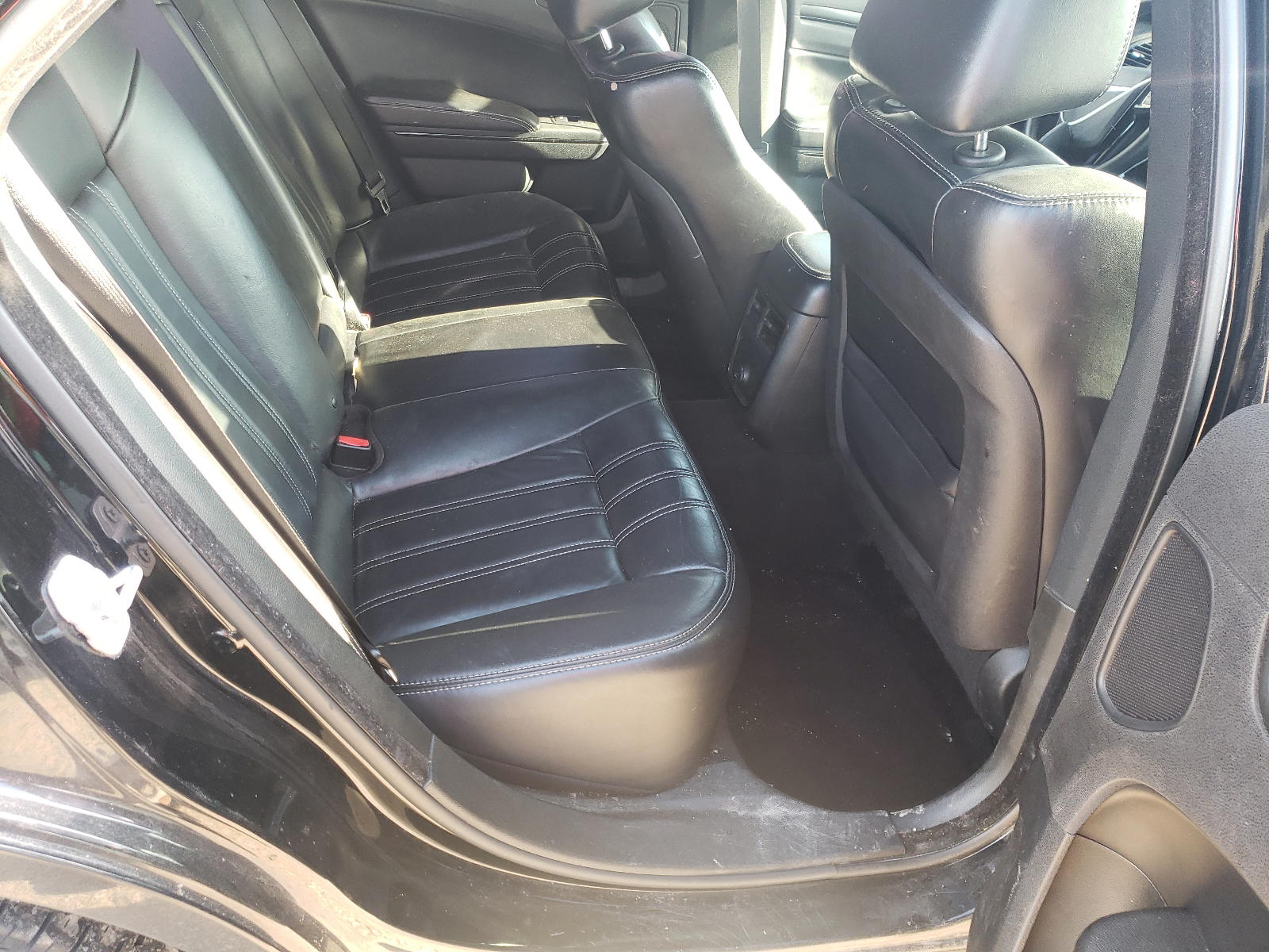 Photo 6 from auction – 2014 CHRYSLER 300 S with VIN 2C3CCABG2EH373181