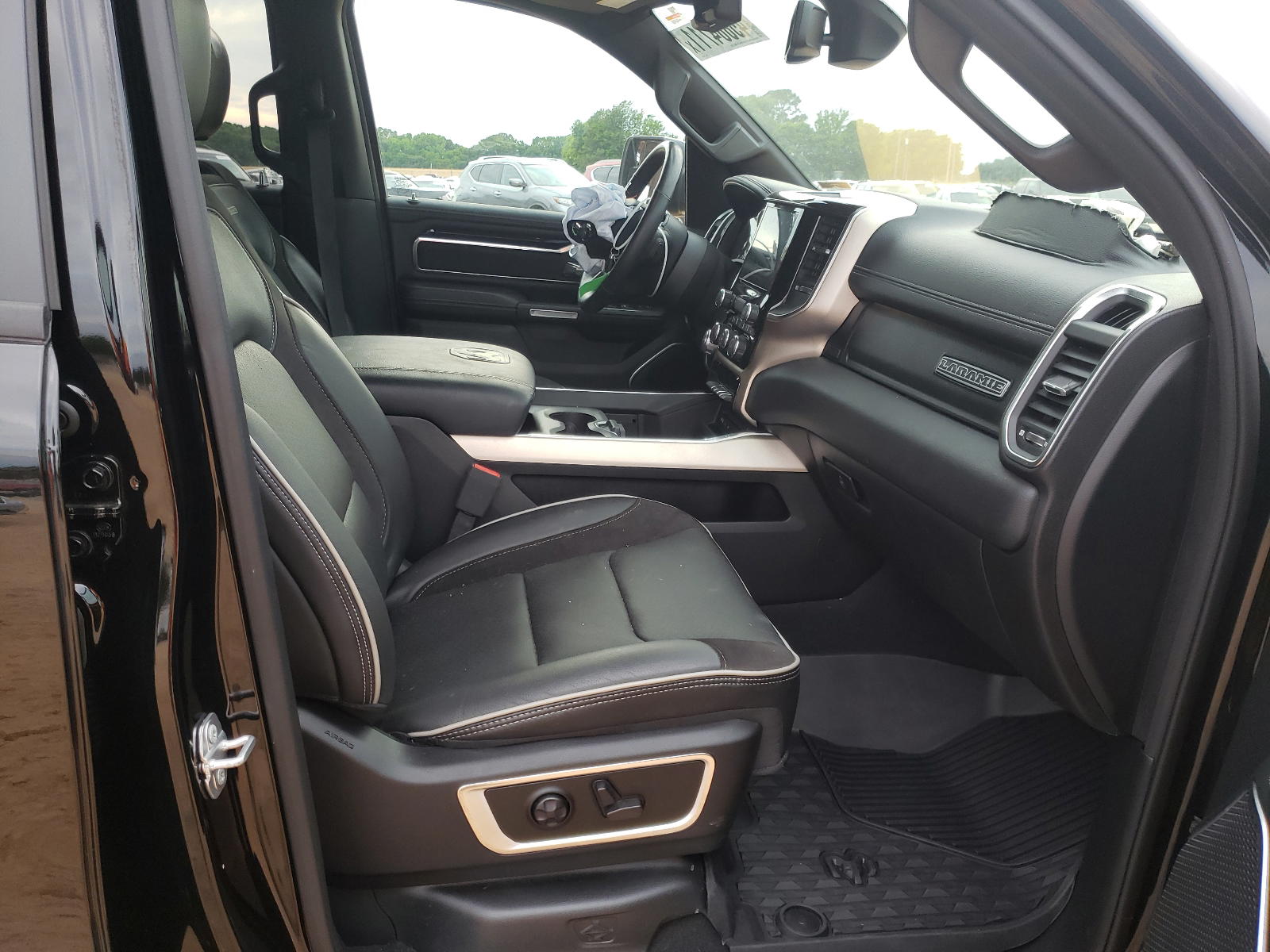 Photo 5 from auction – 2019 RAM 1500 LARAM with VIN 1C6RREDTXKN792914