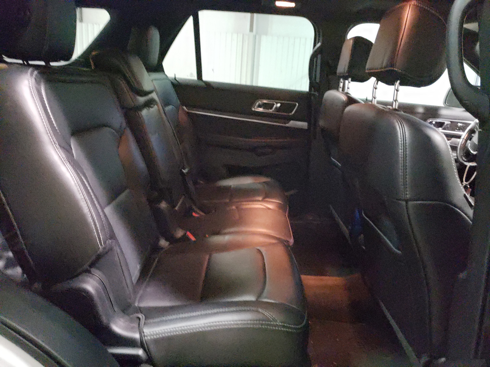 Photo 6 from auction – 2017 FORD EXPLORER L with VIN 1FM5K7F8XHGC76383