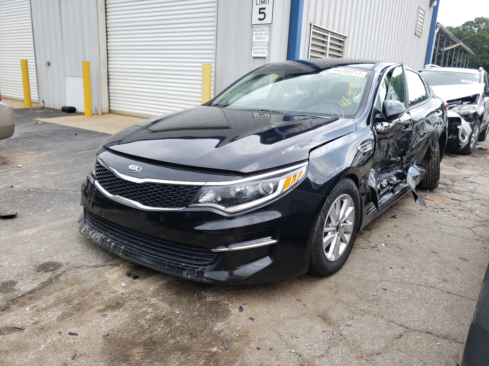 Photo 2 from auction – 2016 KIA OPTIMA LX with VIN 5XXGT4L38GG121273