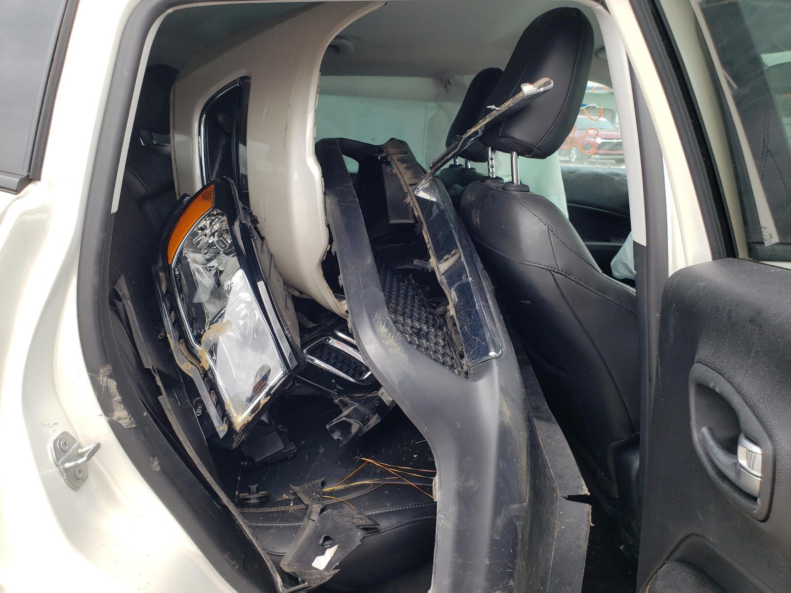 Photo 6 from auction – 2018 JEEP COMPASS LI with VIN 3C4NJDCB9JT245990