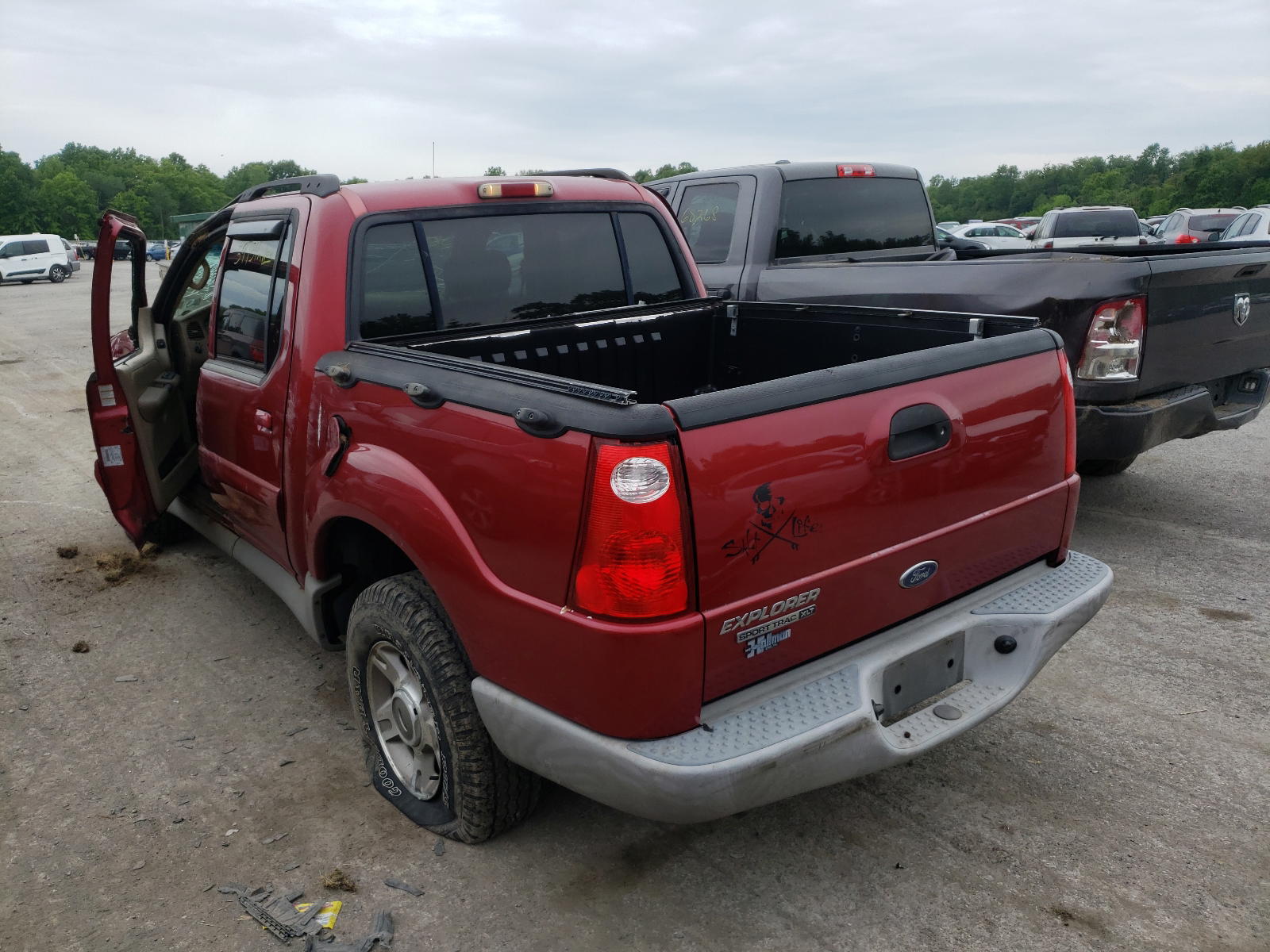 Photo 3 from auction – 2003 FORD EXPLORER S with VIN 1FMZU77E13UB65795
