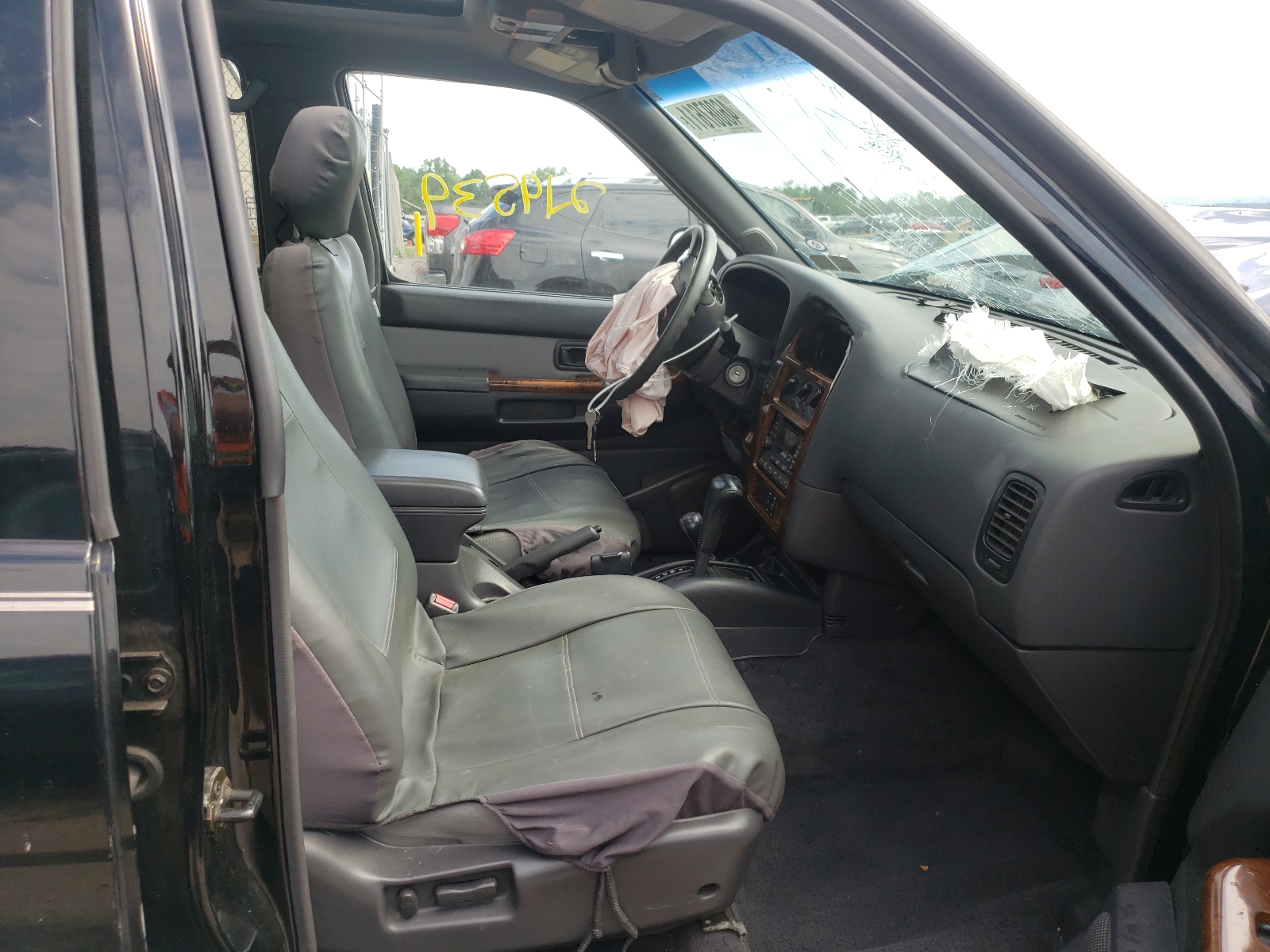 Photo 5 from auction – 1997 NISSAN PATHFINDER with VIN JN8AR05Y9VW185604