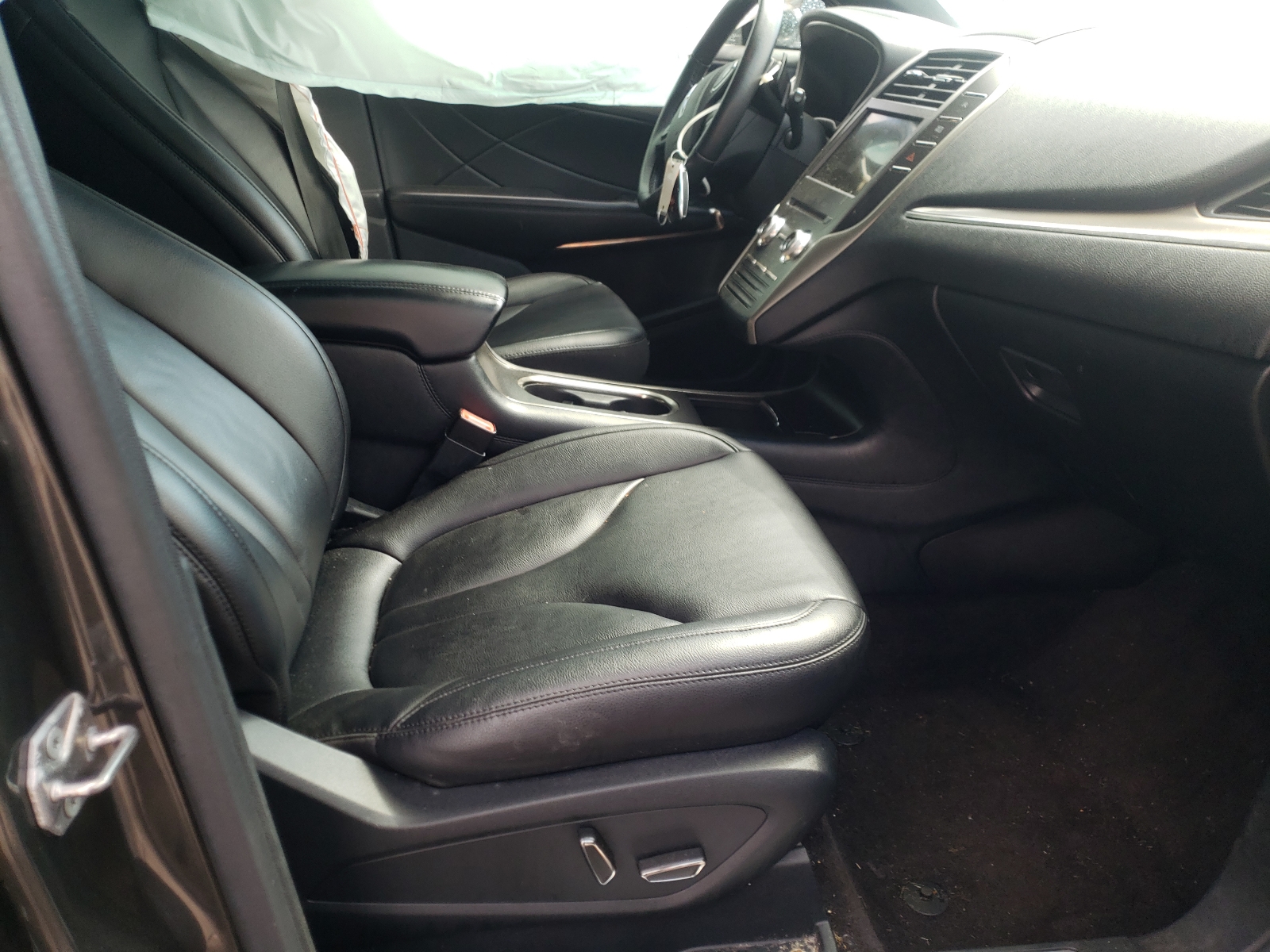 Photo 5 from auction – 2017 LINCOLN MKC PREMIE with VIN 5LMCJ1C97HUL12484