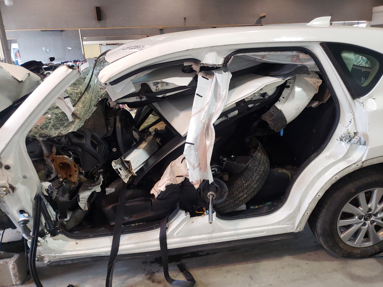 Photo 6 from auction – 2015 MAZDA CX-5 SPORT with VIN JM3KE2BE1F0494478