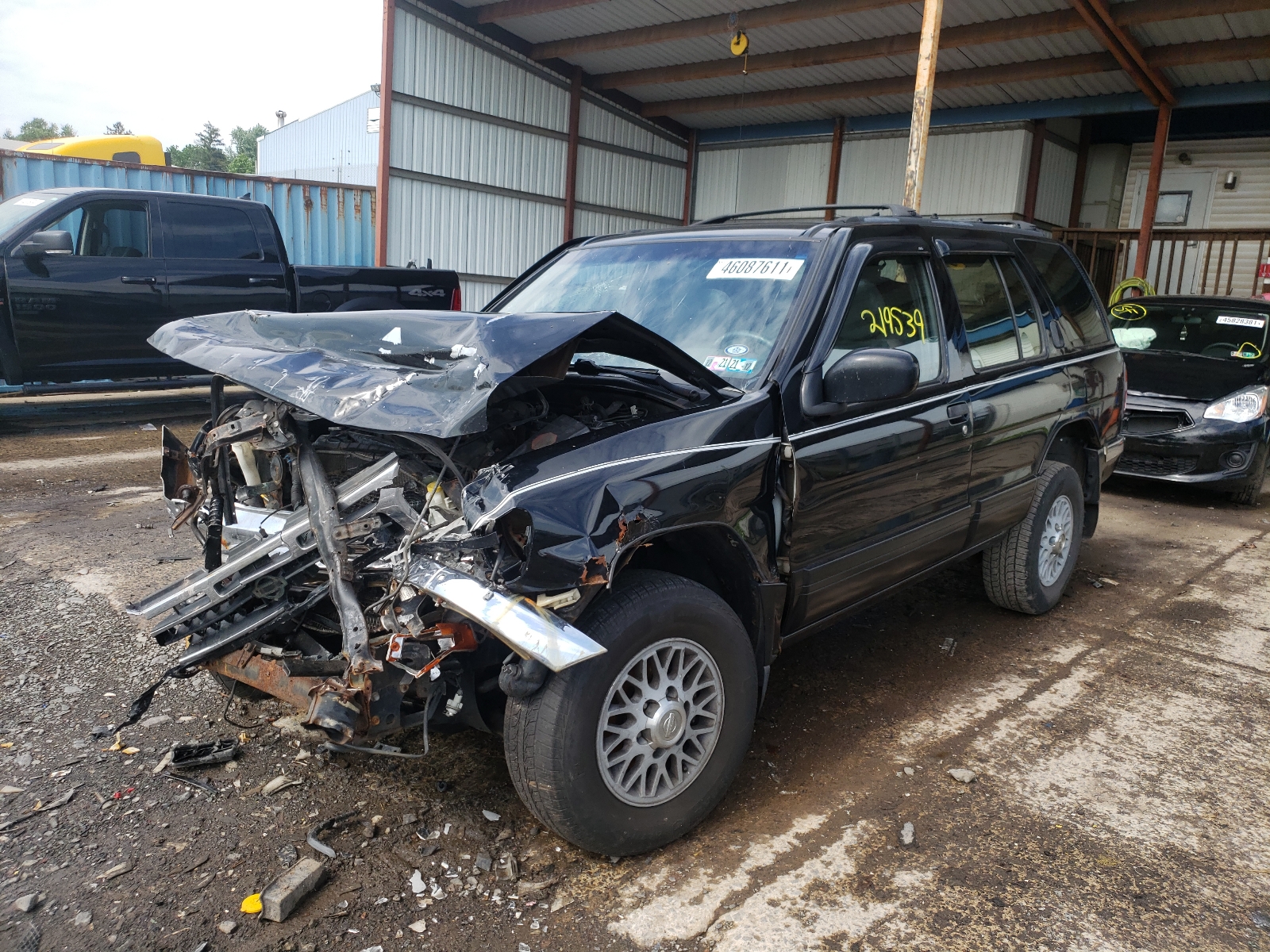 Photo 2 from auction – 1997 NISSAN PATHFINDER with VIN JN8AR05Y9VW185604
