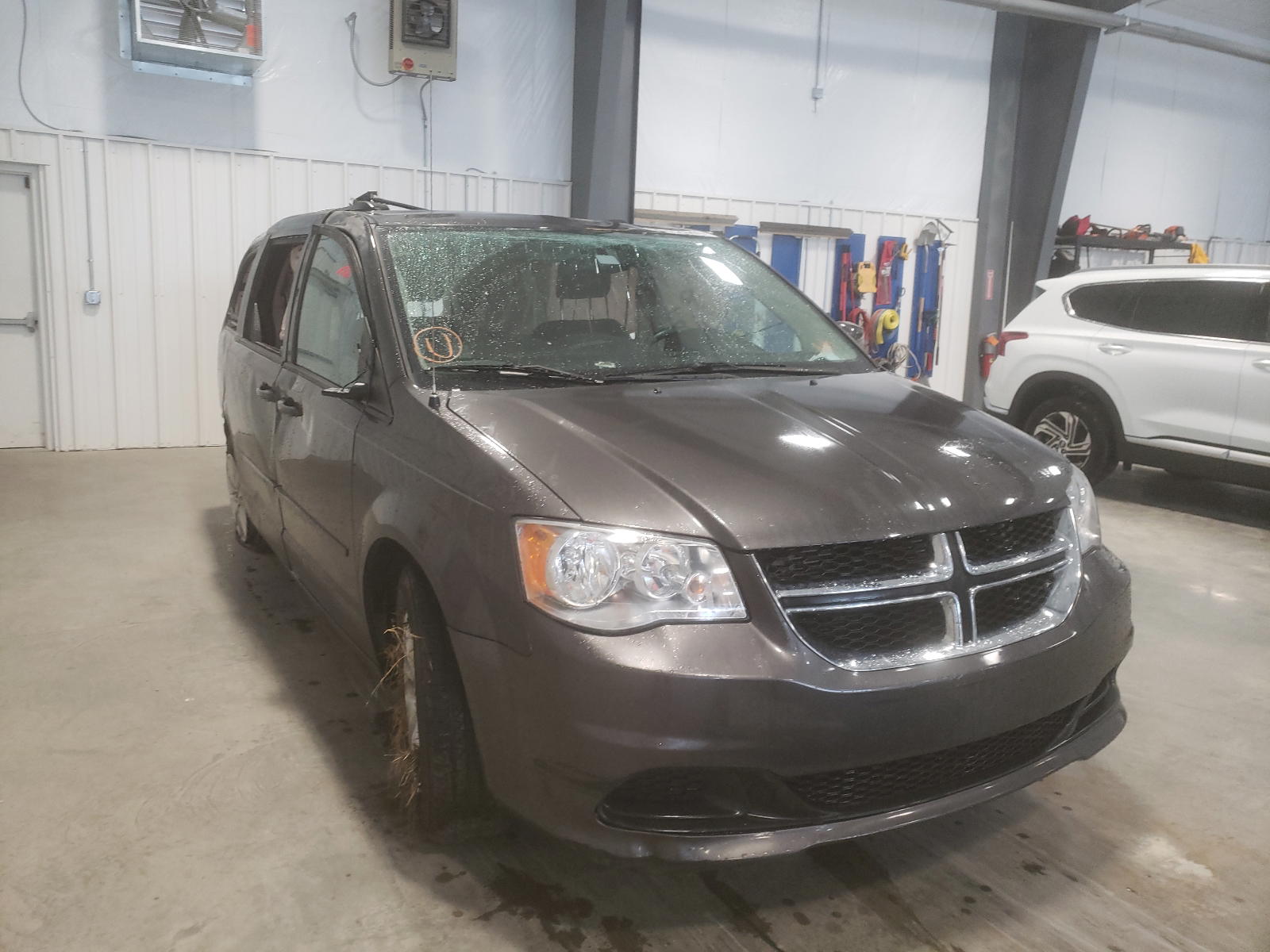 DODGE GRAND CARA 2016 with VIN 2C4RDGCG9GR134695 - Photo from auction