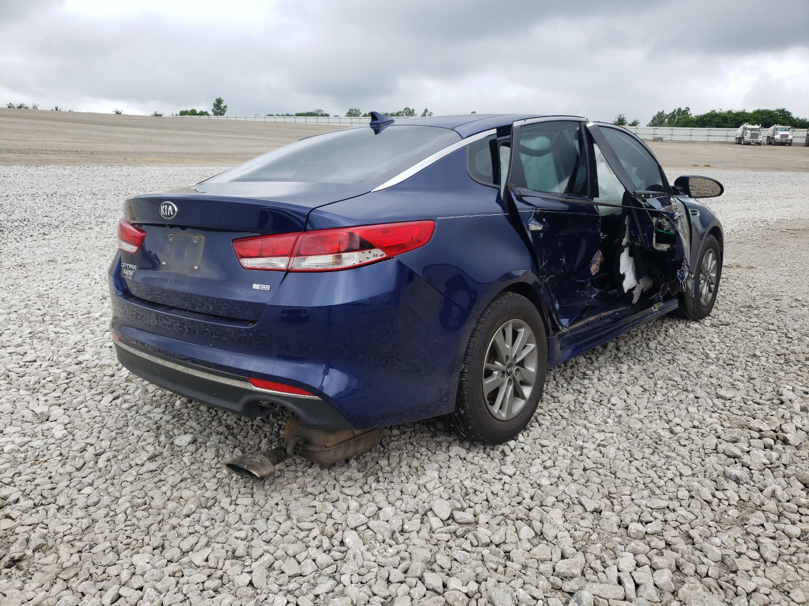 Photo 4 from auction – 2016 KIA OPTIMA LX with VIN 5XXGT4L11GG011972