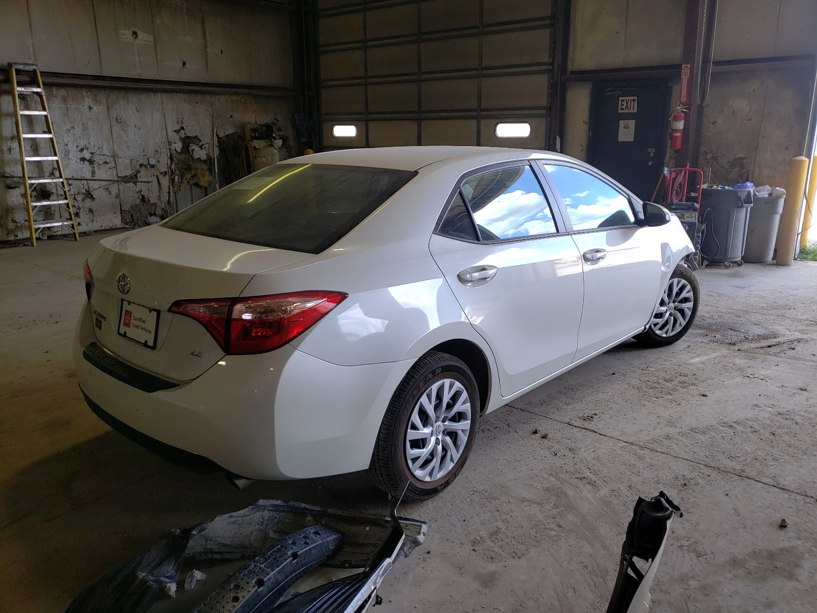 Photo 4 from auction – 2017 TOYOTA COROLLA L with VIN 5YFBURHE0HP715024