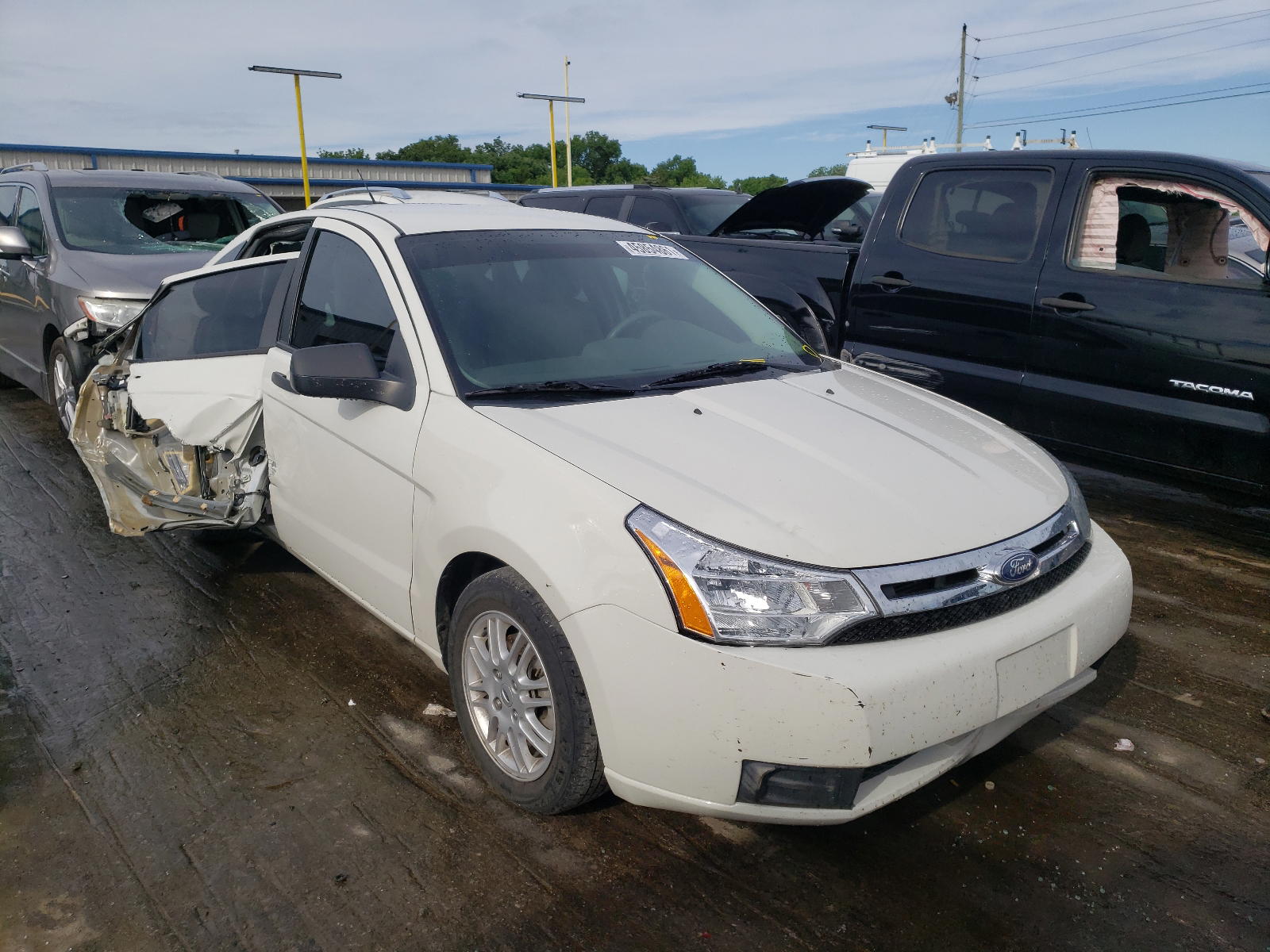 FORD FOCUS SE 2010 with VIN 1FAHP3FN9AW280413 - Photo from auction