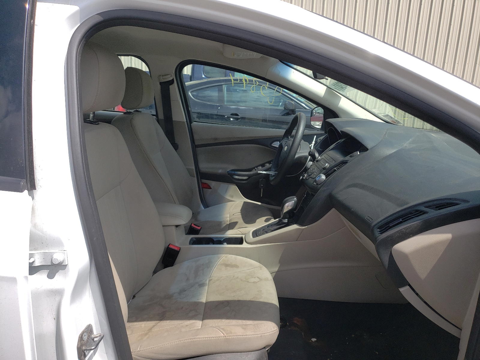 Photo 5 from auction – 2018 FORD FOCUS SE with VIN 1FADP3K23JL295047