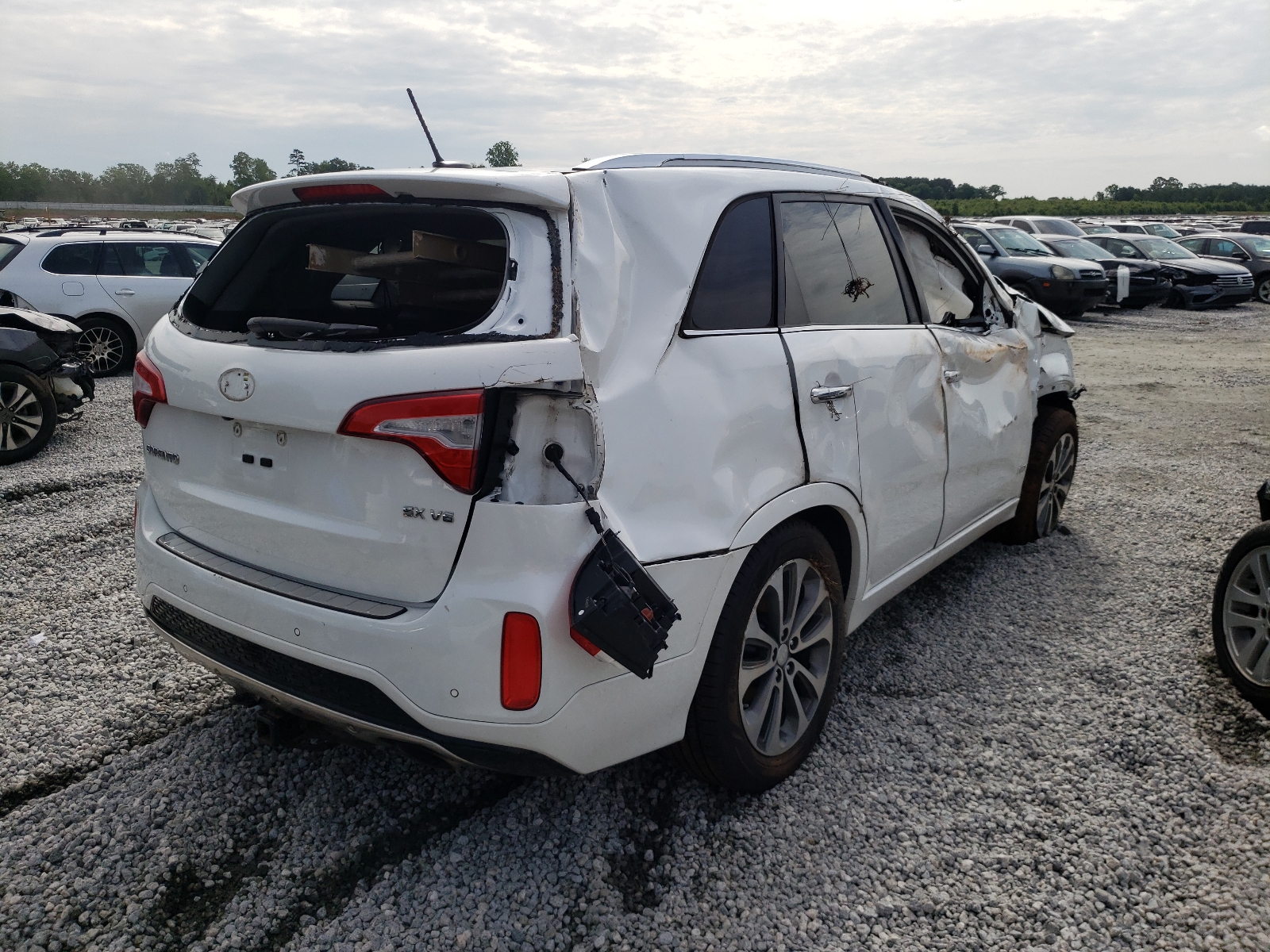 Photo 4 from auction – 2015 KIA SORENTO SX with VIN 5XYKWDA75FG659219