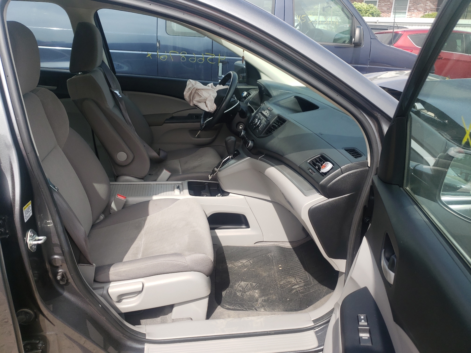 Photo 5 from auction – 2013 HONDA CR-V LX with VIN 2HKRM4H33DH611151