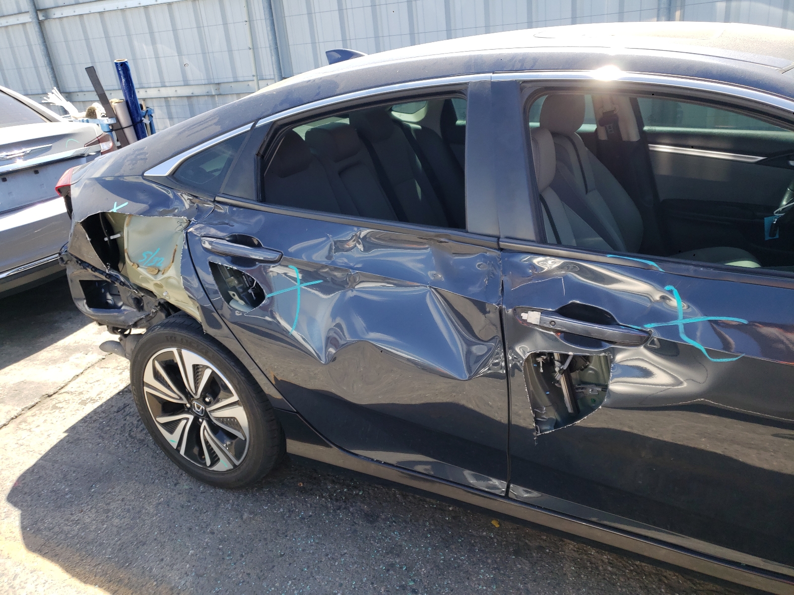 Photo 9 from auction – 2017 HONDA CIVIC EX with VIN 2HGFC1F38HH655055