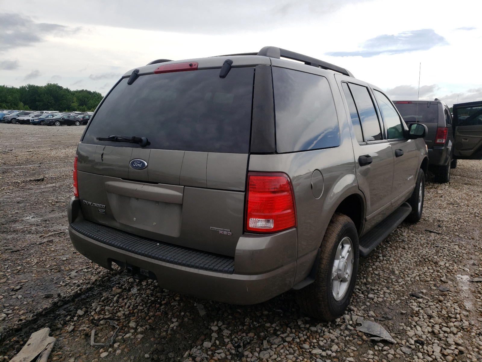 Photo 4 from auction – 2005 FORD EXPLORER X with VIN 1FMZU73K65ZA35402