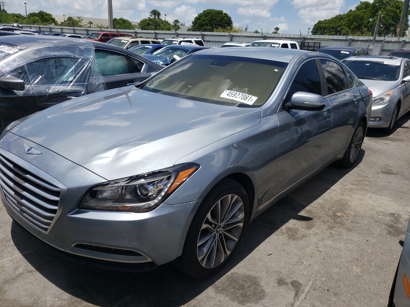 Photo 2 from auction – 2016 HYUNDAI GENESIS 3. with VIN KMHGN4JE2GU135402
