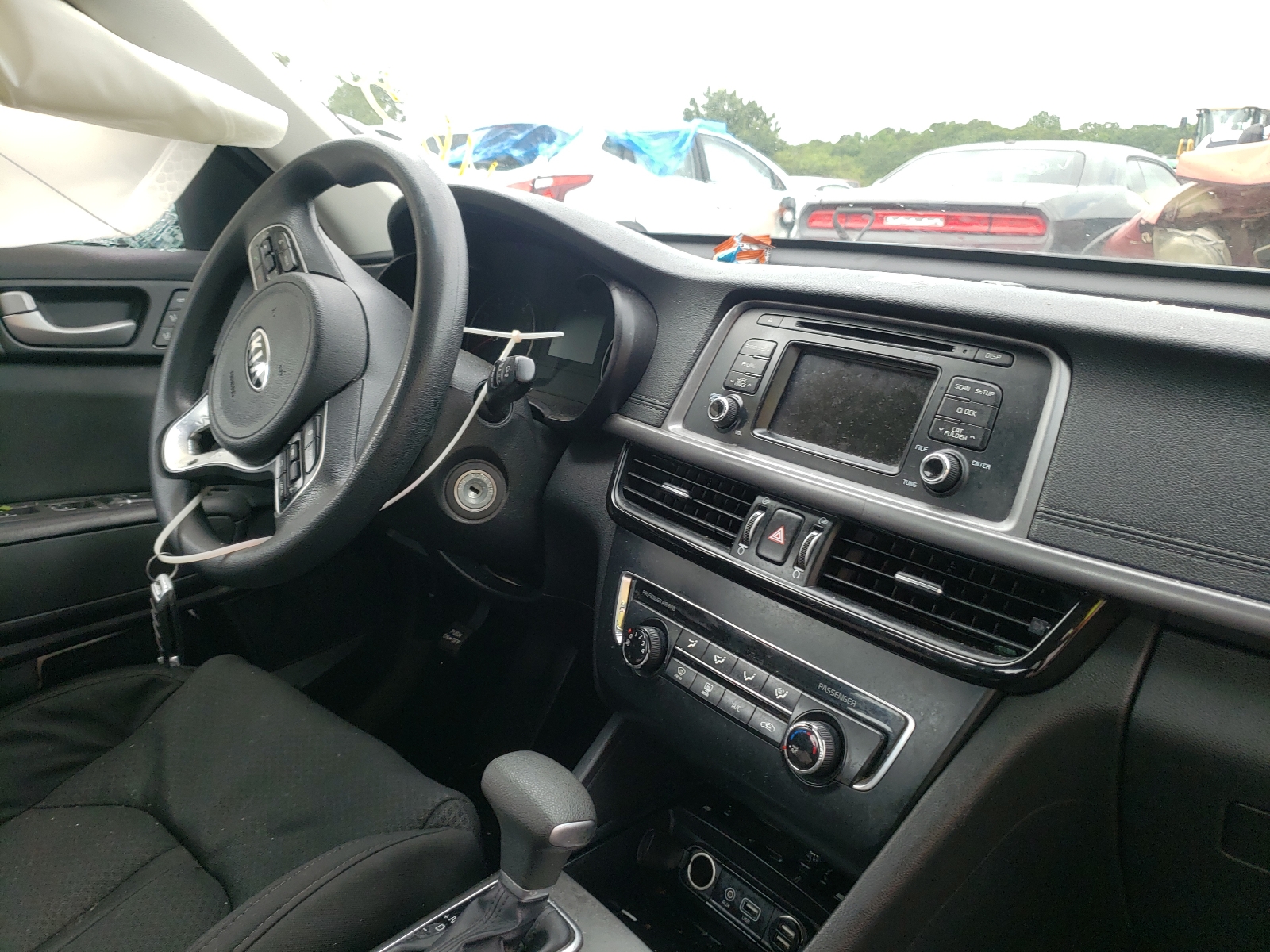 Photo 9 from auction – 2016 KIA OPTIMA LX with VIN 5XXGT4L38GG121273