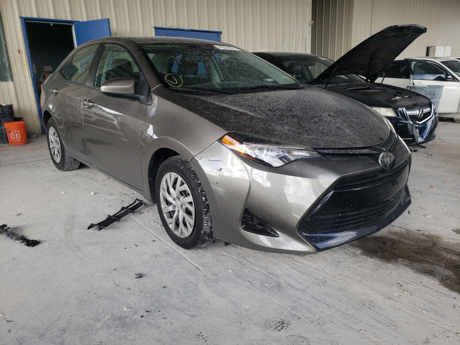 TOYOTA COROLLA L 2017 with VIN 2T1BURHE2HC762880 - Photo from auction
