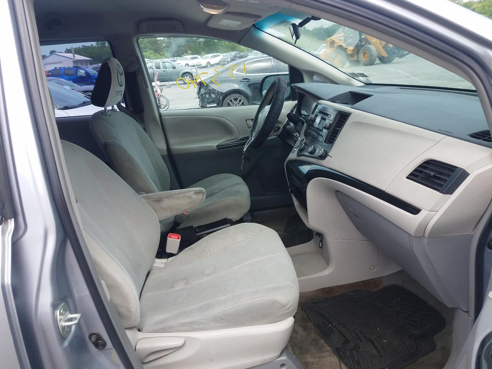 Photo 5 from auction – 2012 TOYOTA SIENNA with VIN 5TDZK3DC9CS185674