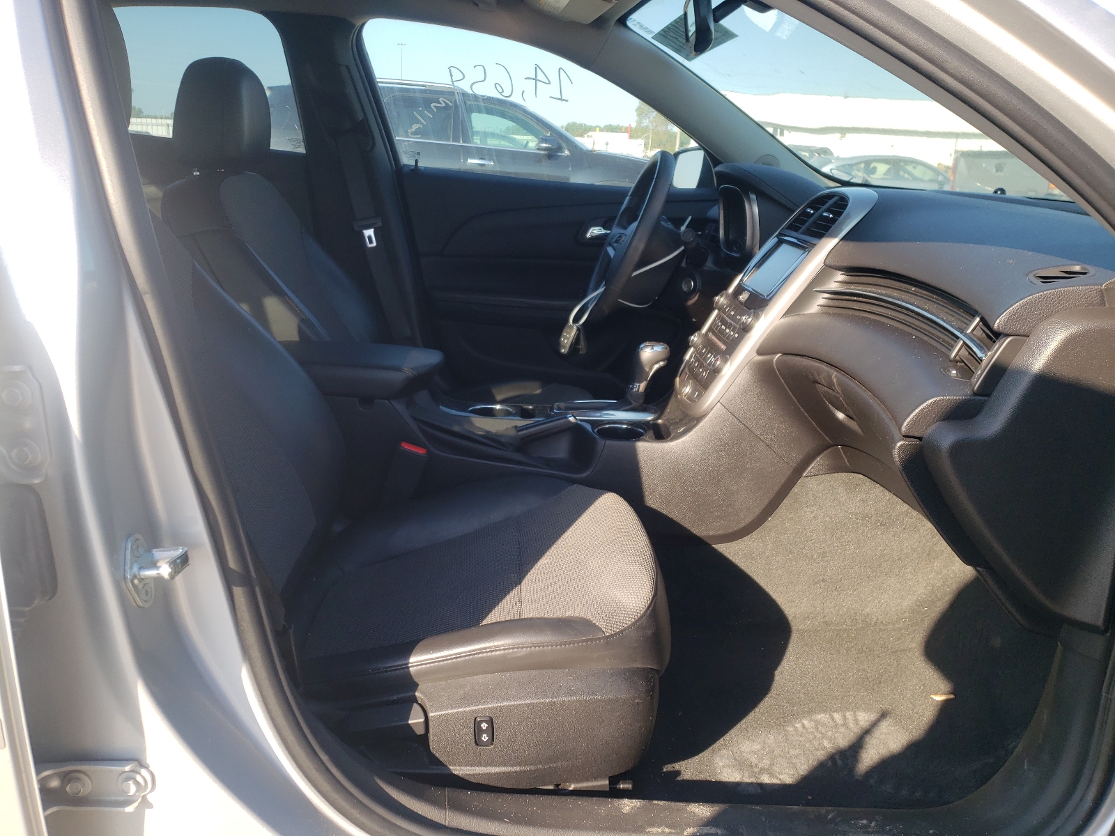 Photo 5 from auction – 2015 CHEVROLET MALIBU 1LT with VIN 1G11C5SLXFF350489