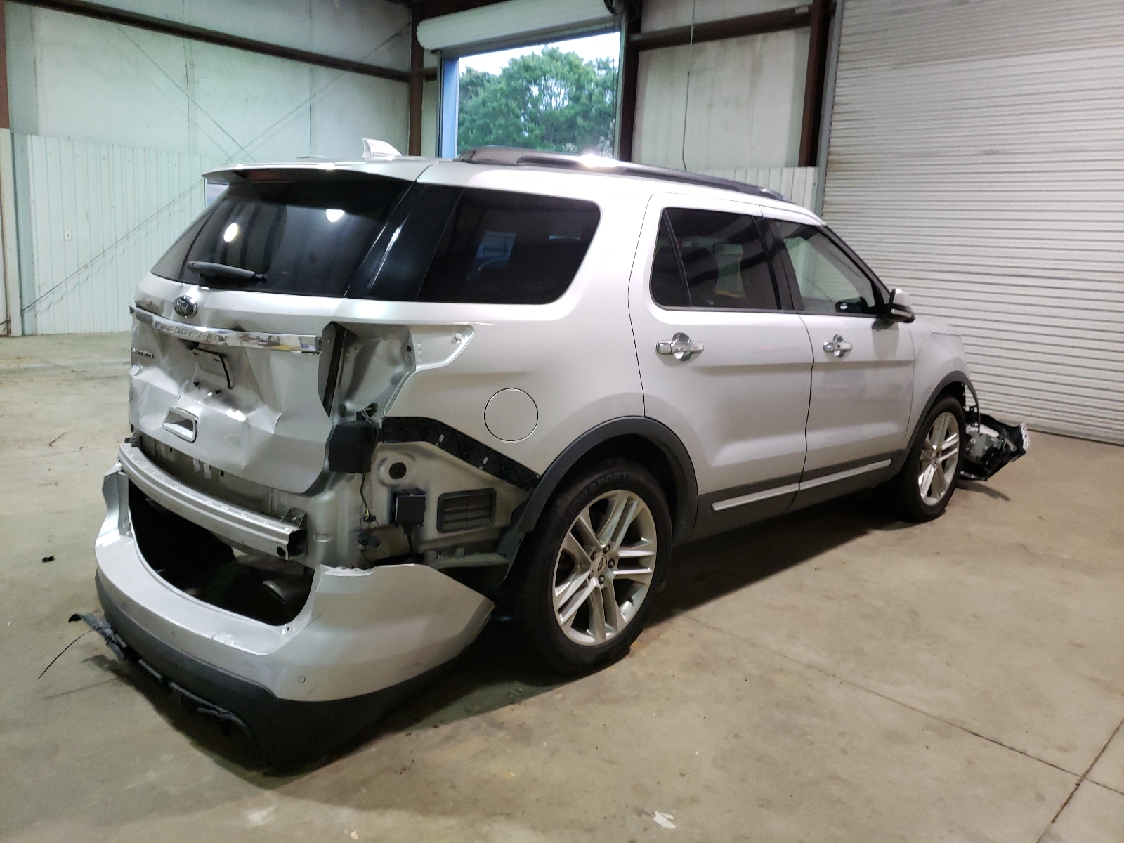 Photo 4 from auction – 2017 FORD EXPLORER L with VIN 1FM5K7F8XHGC76383