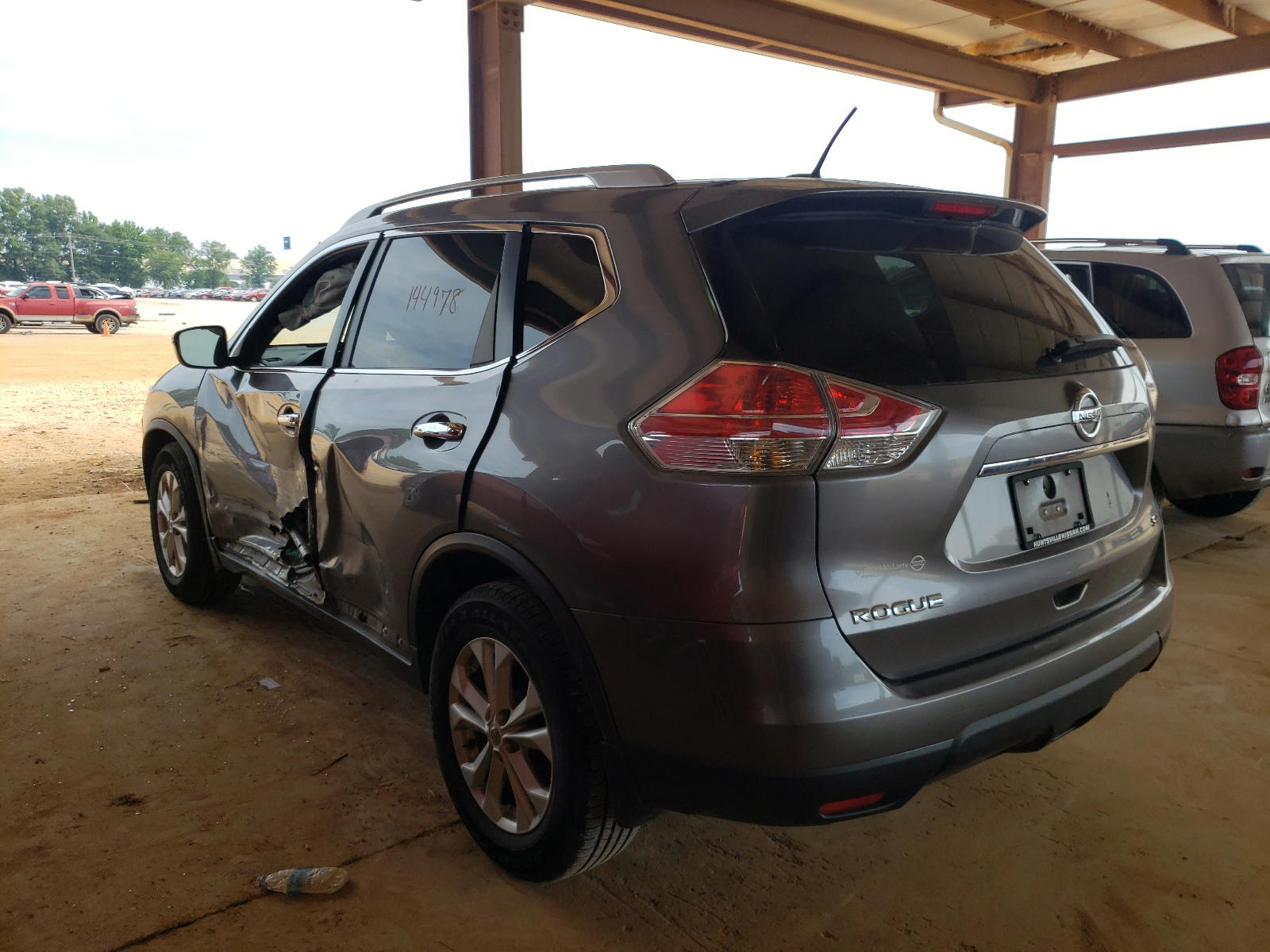 Photo 3 from auction – 2015 NISSAN ROGUE S with VIN KNMAT2MT9FP571420
