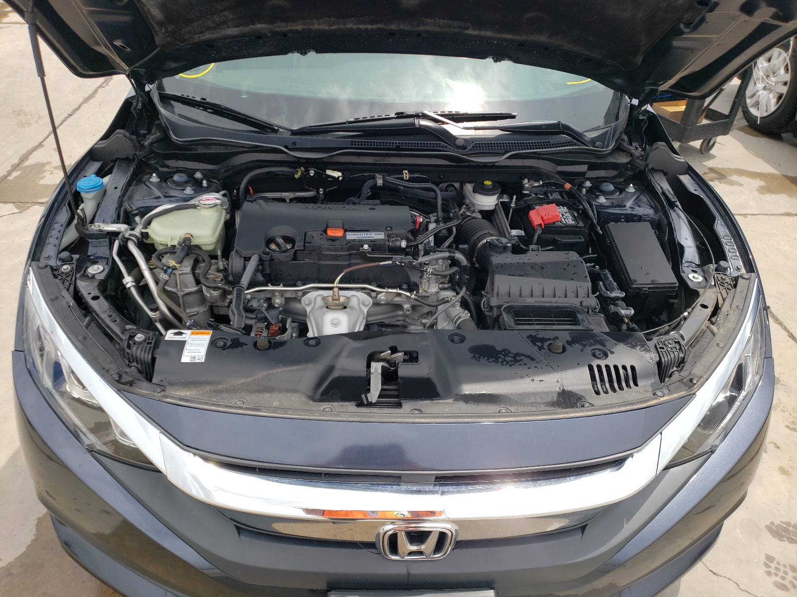 Photo 7 from auction – 2017 HONDA CIVIC LX with VIN 19XFC2F5XHE042176