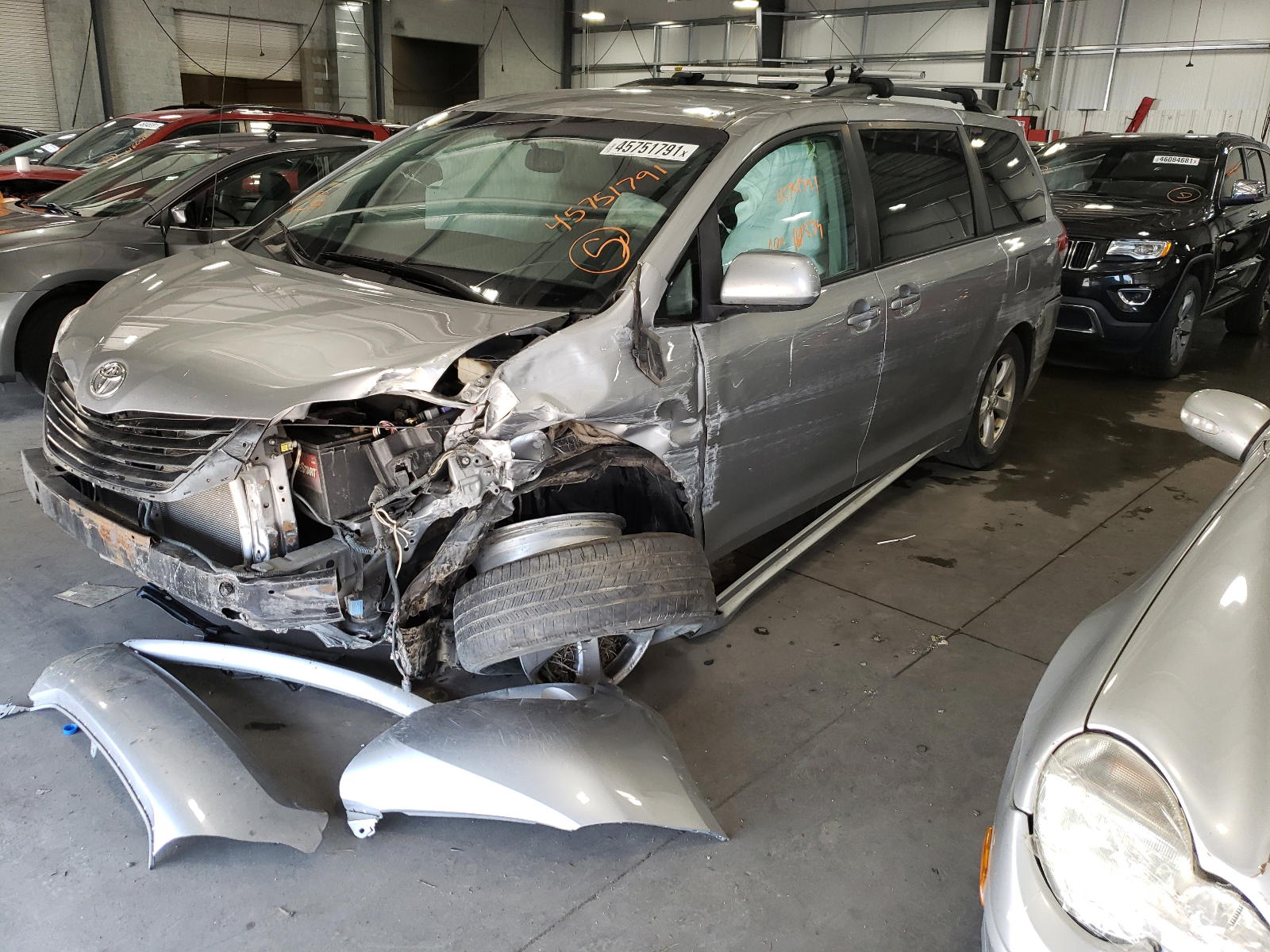 Photo 2 from auction – 2011 TOYOTA SIENNA LE with VIN 5TDKK3DC8BS022692