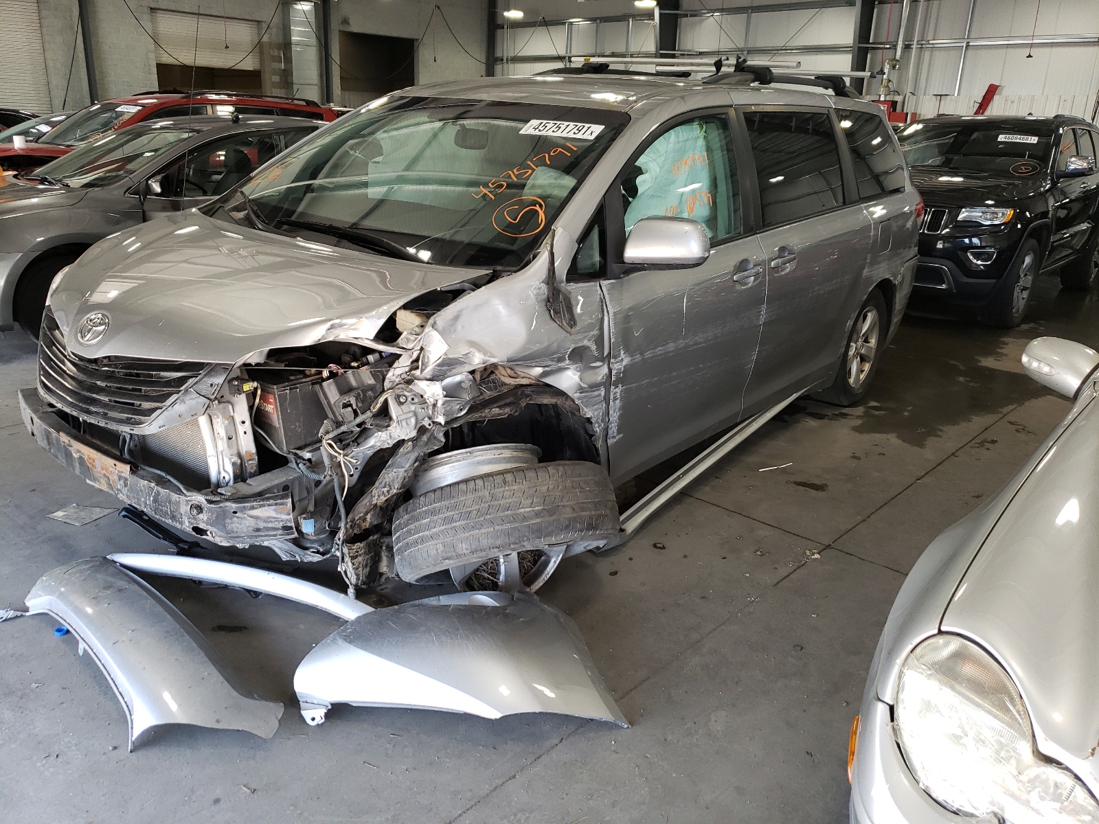 Foto 2 de la subasta – 2011 TOYOTA SIENNA LE con VIN 5TDKK3DC8BS022692