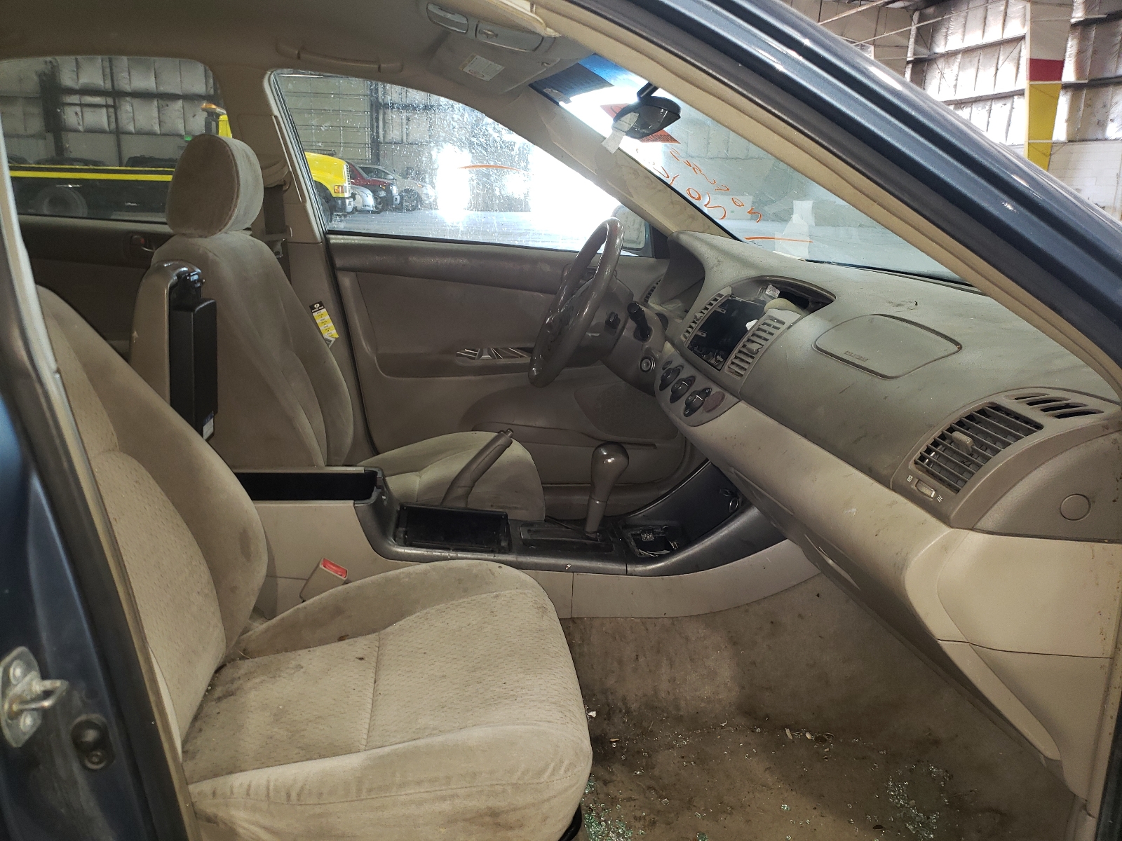 Photo 5 from auction – 2002 TOYOTA CAMRY LE with VIN JTDBE32K920087622
