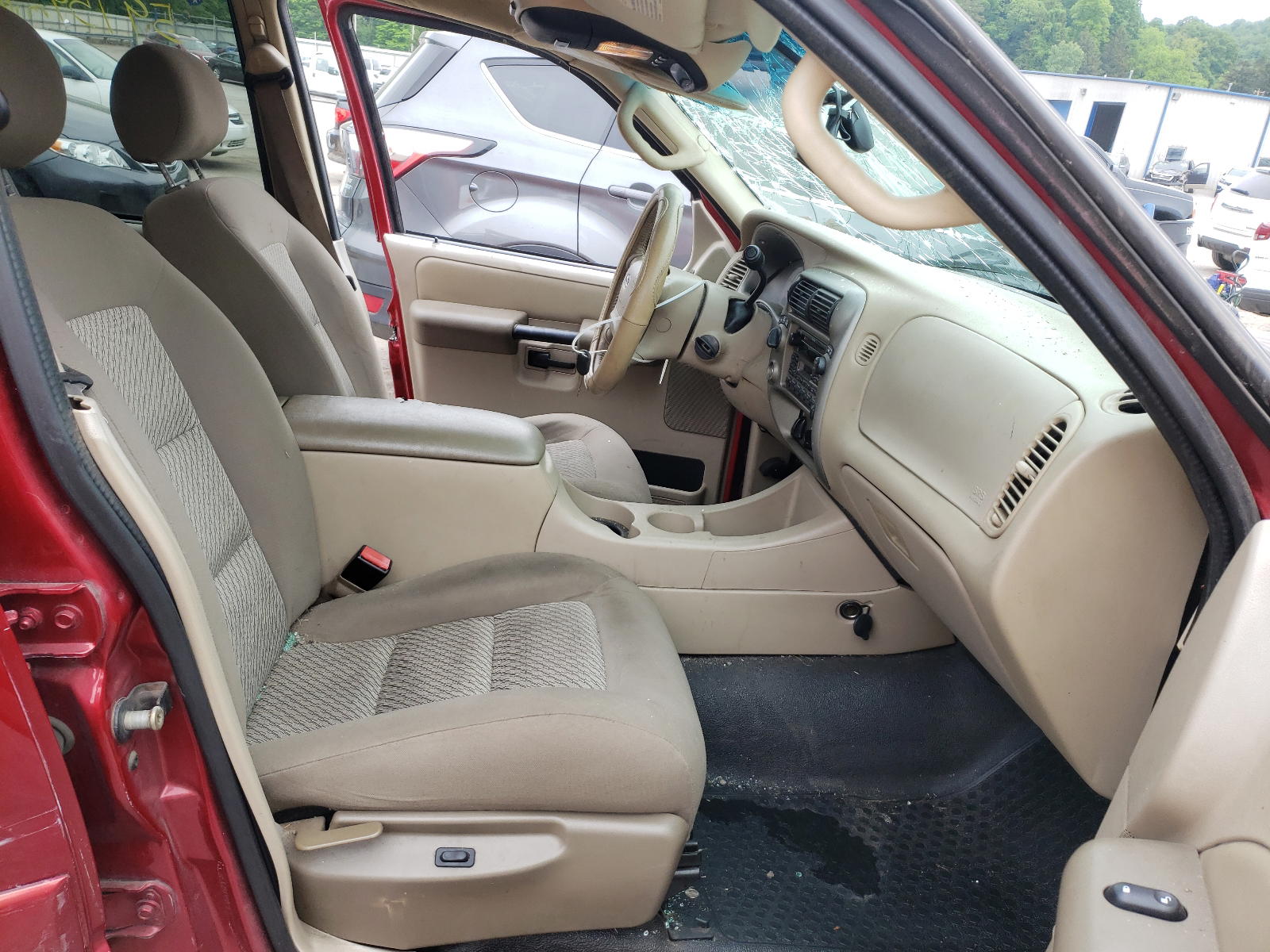 Photo 5 from auction – 2003 FORD EXPLORER S with VIN 1FMZU77E13UB65795