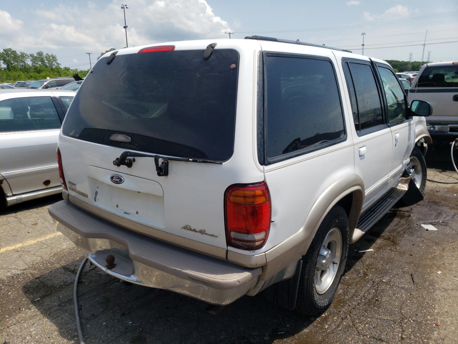 Photo 4 from auction – 2000 FORD EXPLORER E with VIN 1FMZU74E2YUB75313
